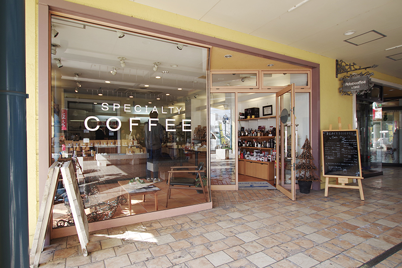 title: SHOP｜あだち珈琲  大川店 | Page No,108 | No.5 | sync-furniture | 株式会社 SYNC | 福岡県 家具工房 | オーダーメイドキッチン