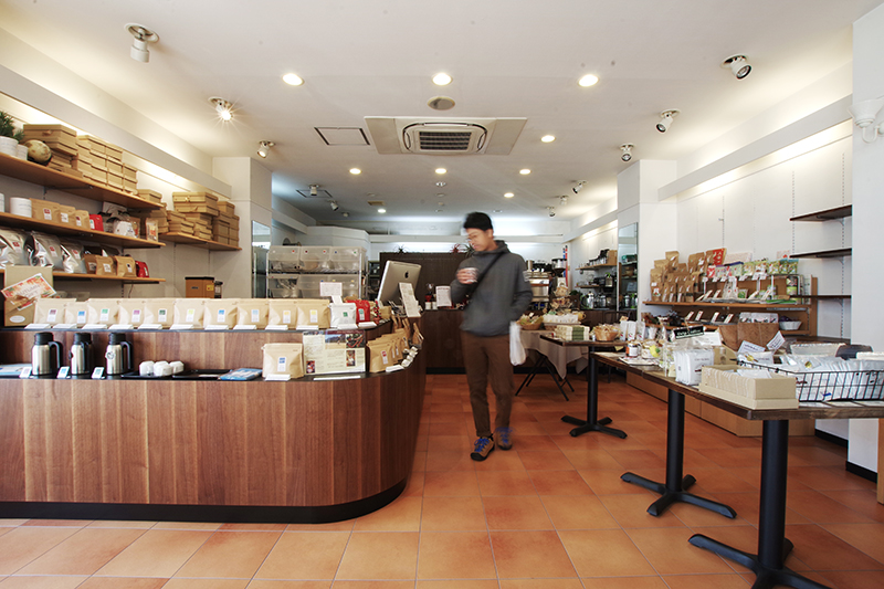 title: SHOP｜あだち珈琲  大川店 | Page No,108 | No.2 | sync-furniture | 株式会社 SYNC | 福岡県 家具工房 | オーダーメイドキッチン