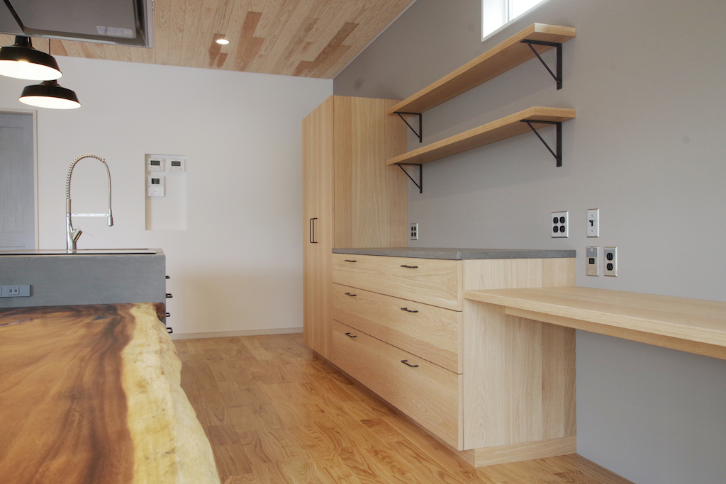 title: HOUSE 117 | Page No,128 | No.6 | sync-furniture | 株式会社 SYNC | 福岡県 家具工房 | オーダーメイドキッチン