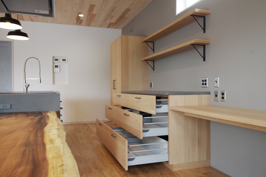 title: HOUSE 117 | Page No,128 | No.7 | sync-furniture | 株式会社 SYNC | 福岡県 家具工房 | オーダーメイドキッチン