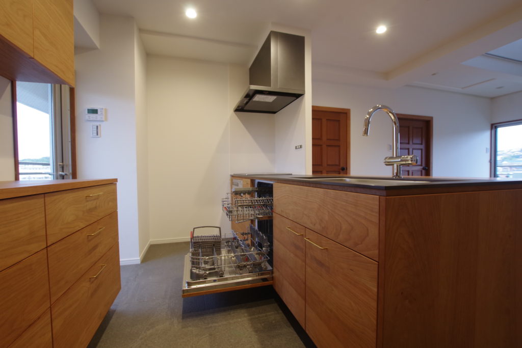 title: HOUSE 122 | Page No,133 | No.5 | sync-furniture | 株式会社 SYNC | 福岡県 家具工房 | オーダーメイドキッチン