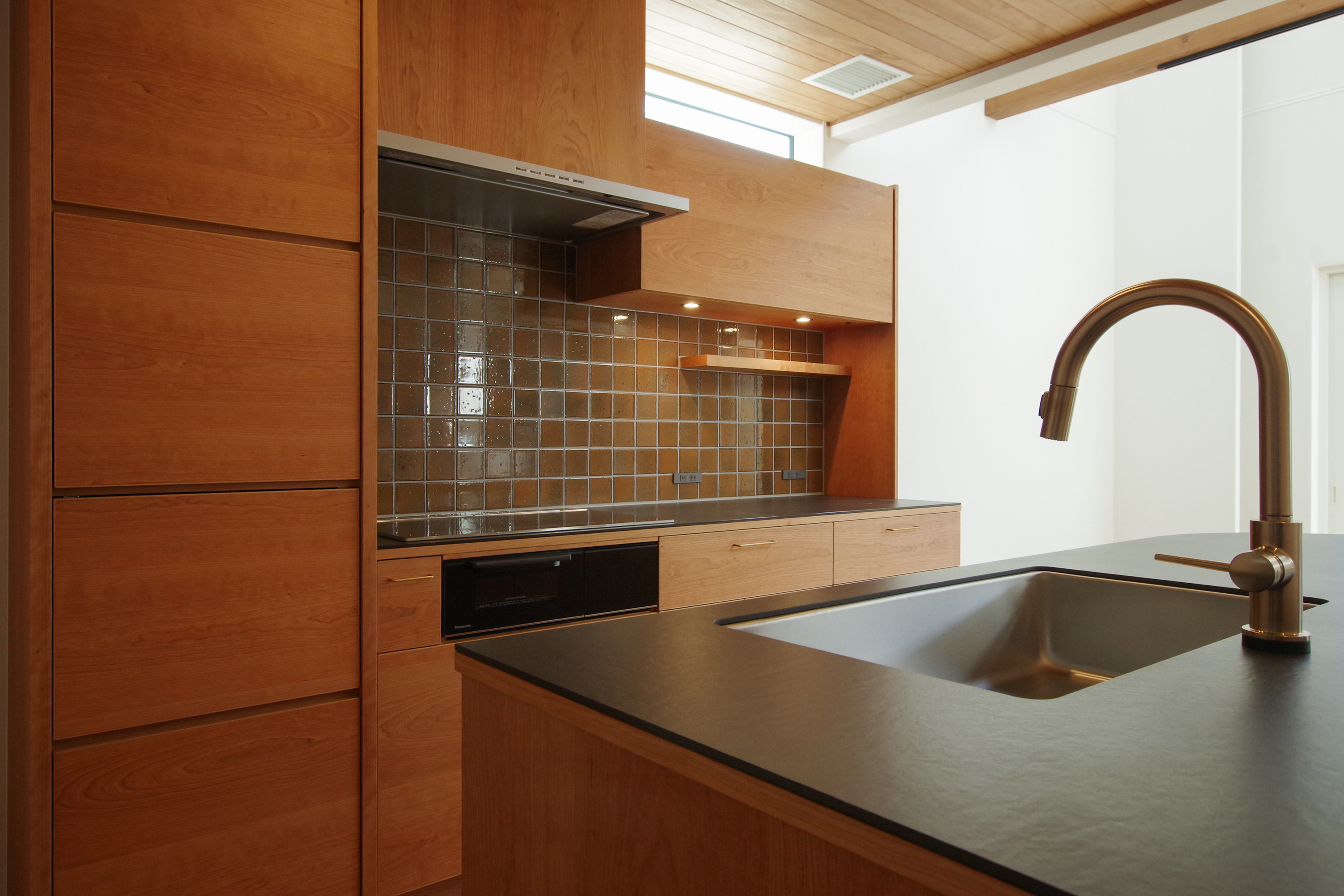 title: HOUSE 131 | Page No,142 | No.7 | sync-furniture | 株式会社 SYNC | 福岡県 家具工房 | オーダーメイドキッチン