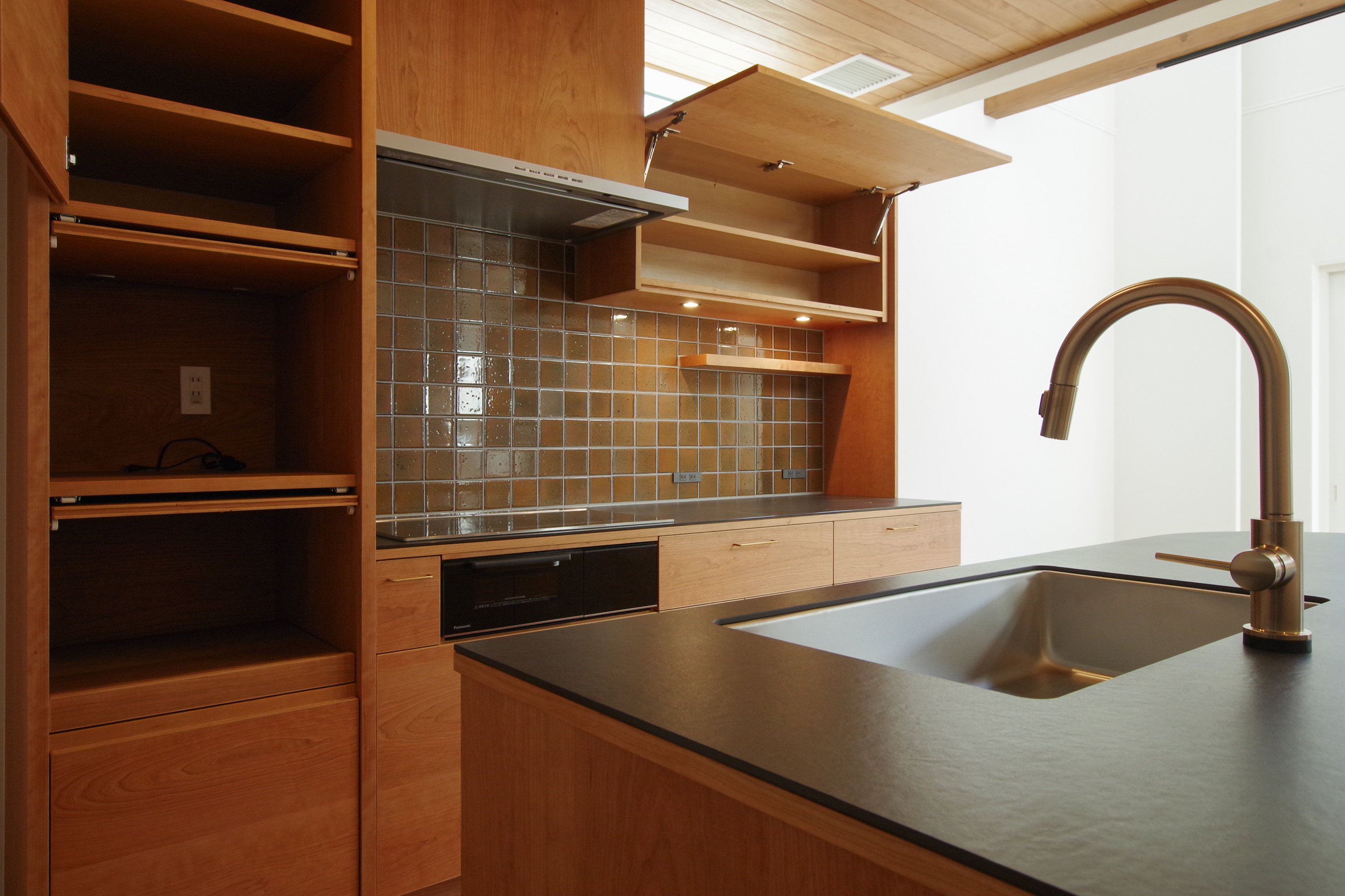 title: HOUSE 131 | Page No,142 | No.8 | sync-furniture | 株式会社 SYNC | 福岡県 家具工房 | オーダーメイドキッチン