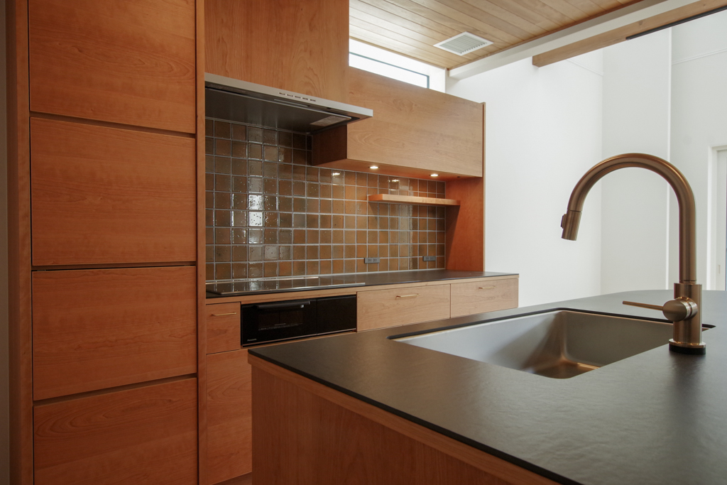 title: HOUSE 131 | Page No,142 | No.9 | sync-furniture | 株式会社 SYNC | 福岡県 家具工房 | オーダーメイドキッチン