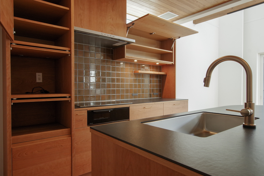 title: HOUSE 131 | Page No,142 | No.10 | sync-furniture | 株式会社 SYNC | 福岡県 家具工房 | オーダーメイドキッチン