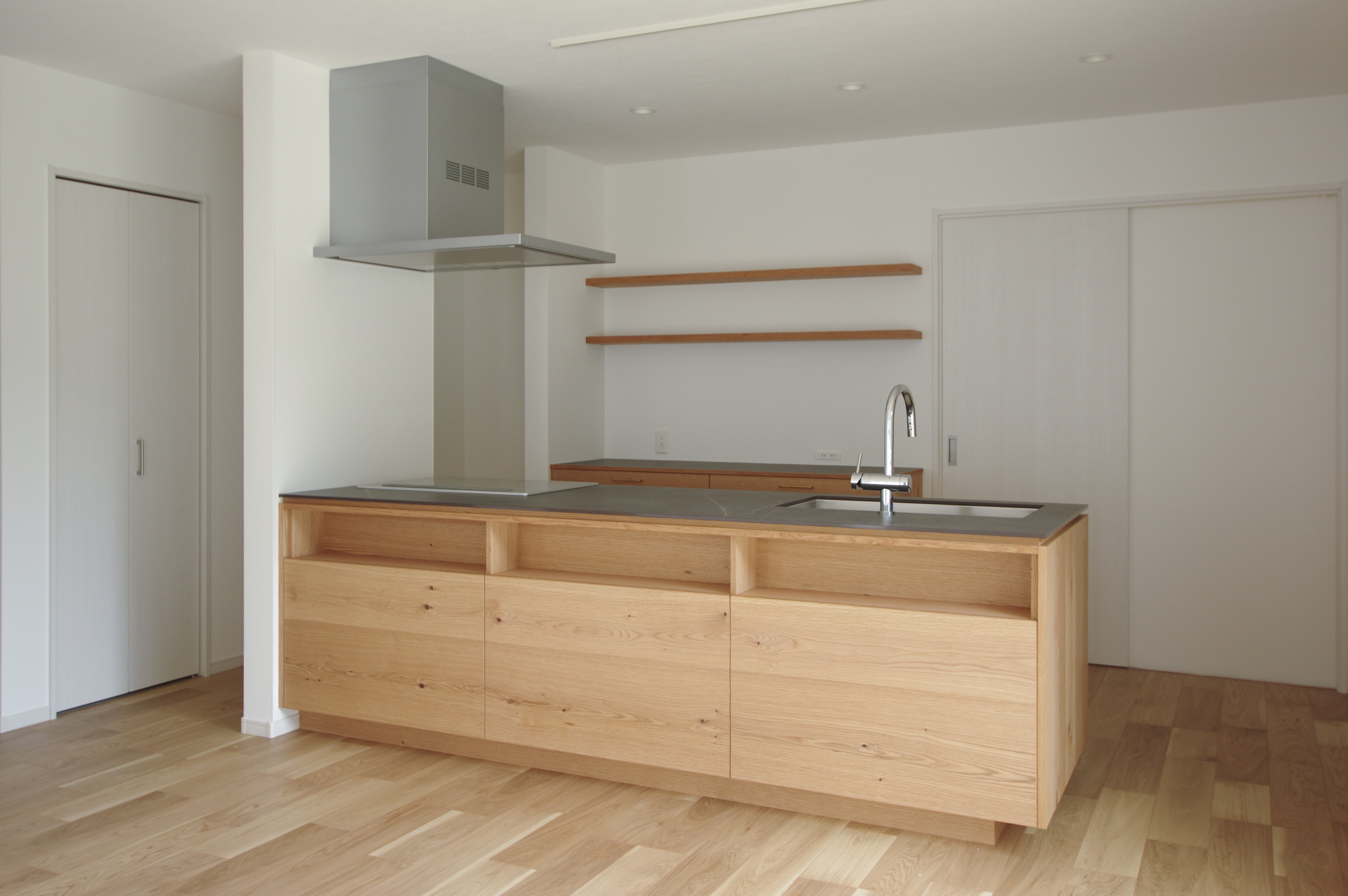 title: HOUSE 172 | Page No,185 | No.2 | sync-furniture | 株式会社 SYNC | 福岡県 家具工房 | オーダーメイドキッチン