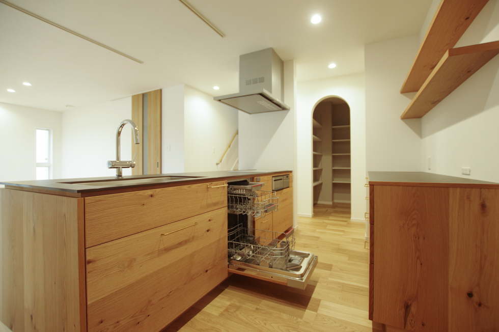 title: HOUSE 172 | Page No,185 | No.6 | sync-furniture | 株式会社 SYNC | 福岡県 家具工房 | オーダーメイドキッチン