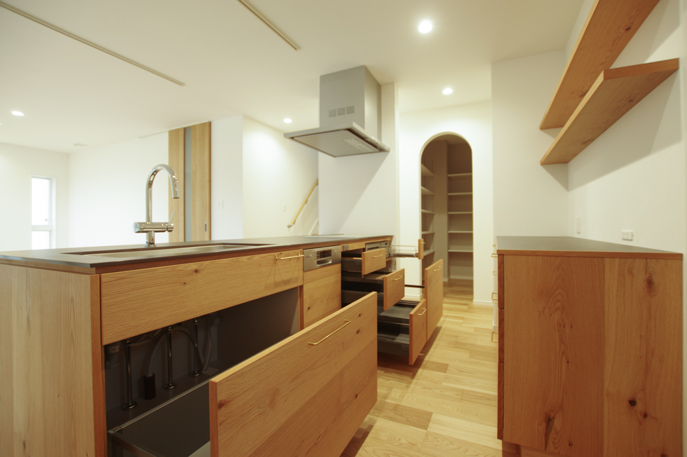 title: HOUSE 172 | Page No,185 | No.7 | sync-furniture | 株式会社 SYNC | 福岡県 家具工房 | オーダーメイドキッチン