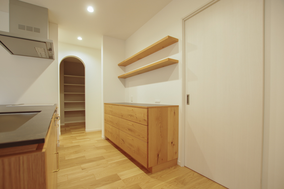 title: HOUSE 172 | Page No,185 | No.3 | sync-furniture | 株式会社 SYNC | 福岡県 家具工房 | オーダーメイドキッチン