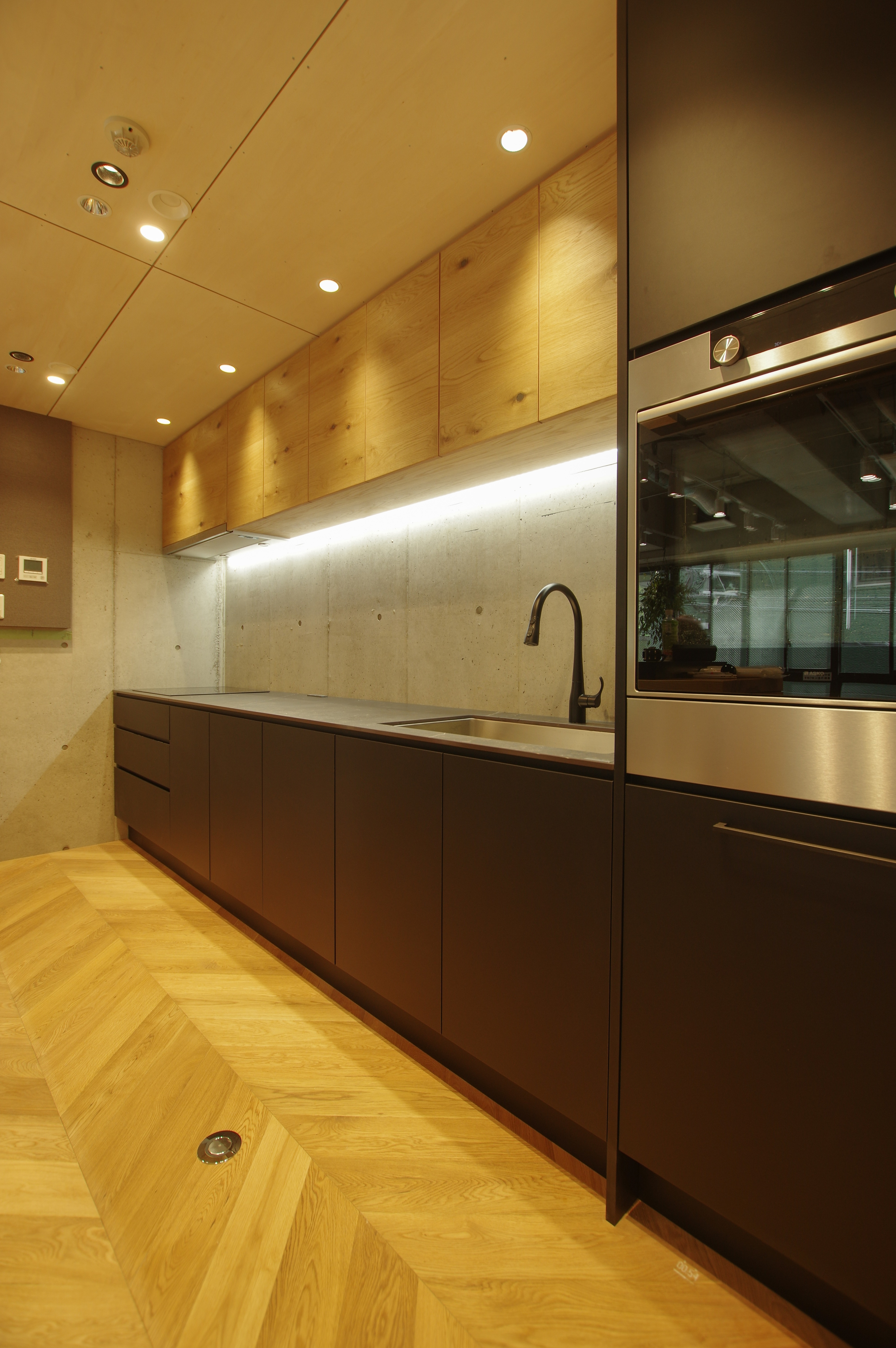 title: HOUSE 180 | Page No,193 | No.2 | sync-furniture | 株式会社 SYNC | 福岡県 家具工房 | オーダーメイドキッチン