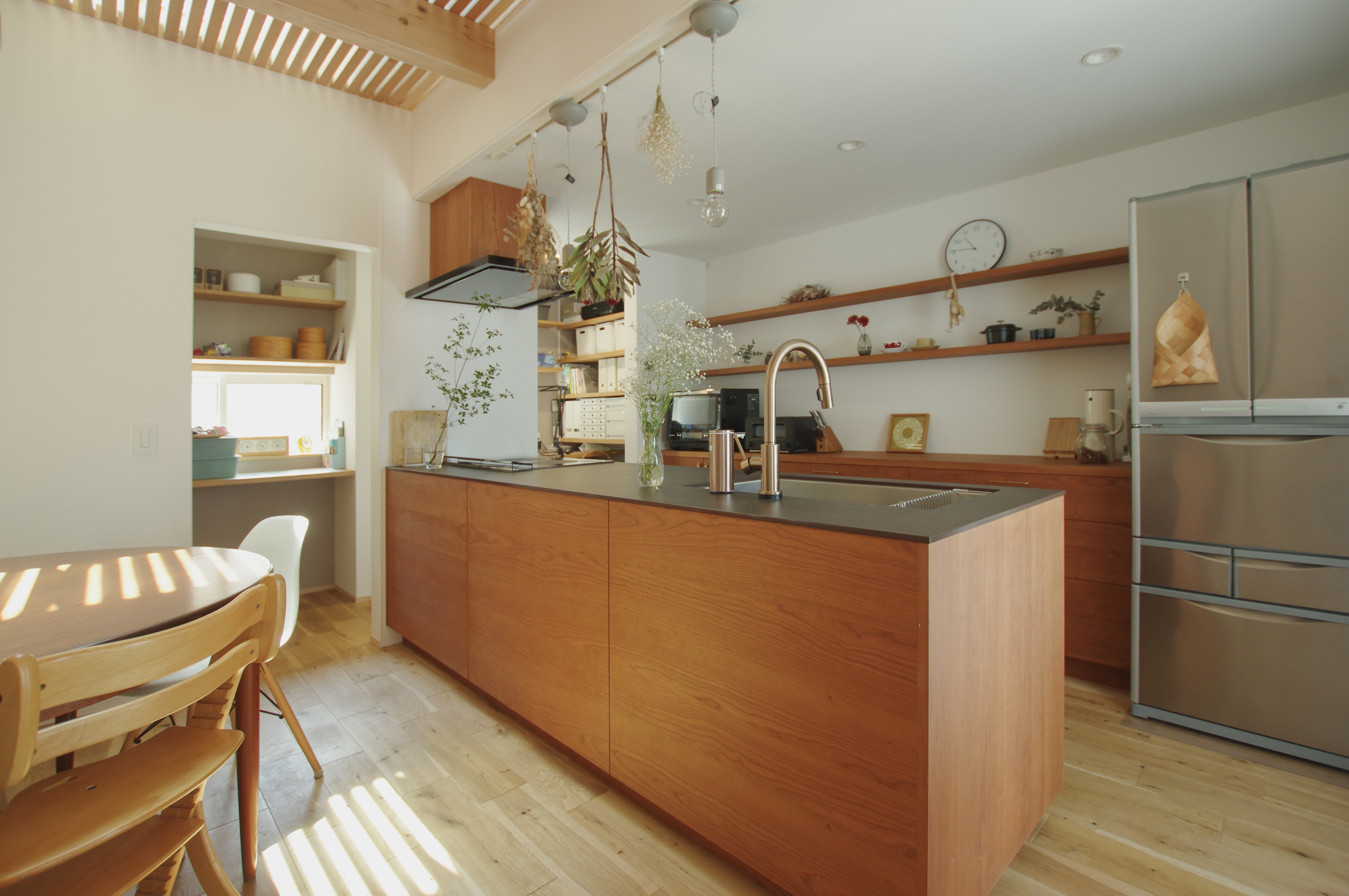 title: HOUSE 184 | Page No,197 | No.2 | sync-furniture | 株式会社 SYNC | 福岡県 家具工房 | オーダーメイドキッチン