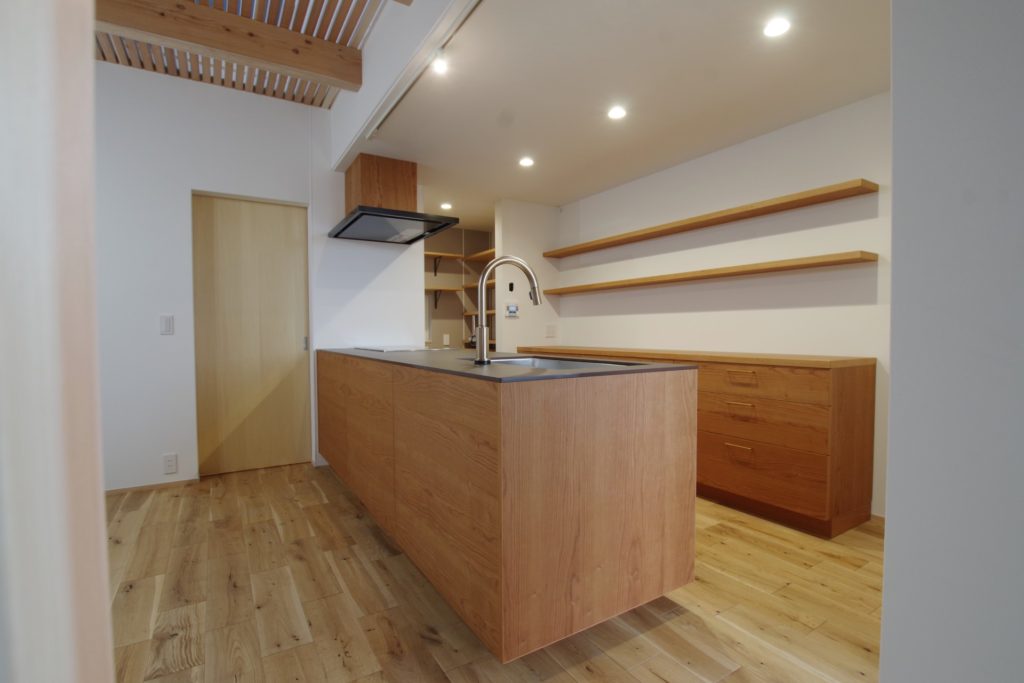 title: HOUSE 184 | Page No,197 | No.8 | sync-furniture | 株式会社 SYNC | 福岡県 家具工房 | オーダーメイドキッチン