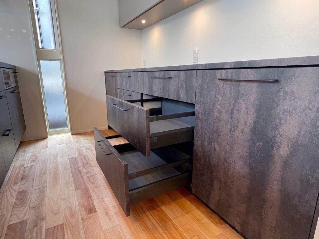 title: HOUSE 191 | Page No,204 | No.4 | sync-furniture | 株式会社 SYNC | 福岡県 家具工房 | オーダーメイドキッチン