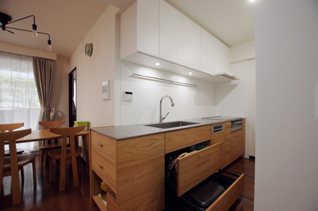 title: HOUSE 207 | Page No,220 | No.2 | sync-furniture | 株式会社 SYNC | 福岡県 家具工房 | オーダーメイドキッチン