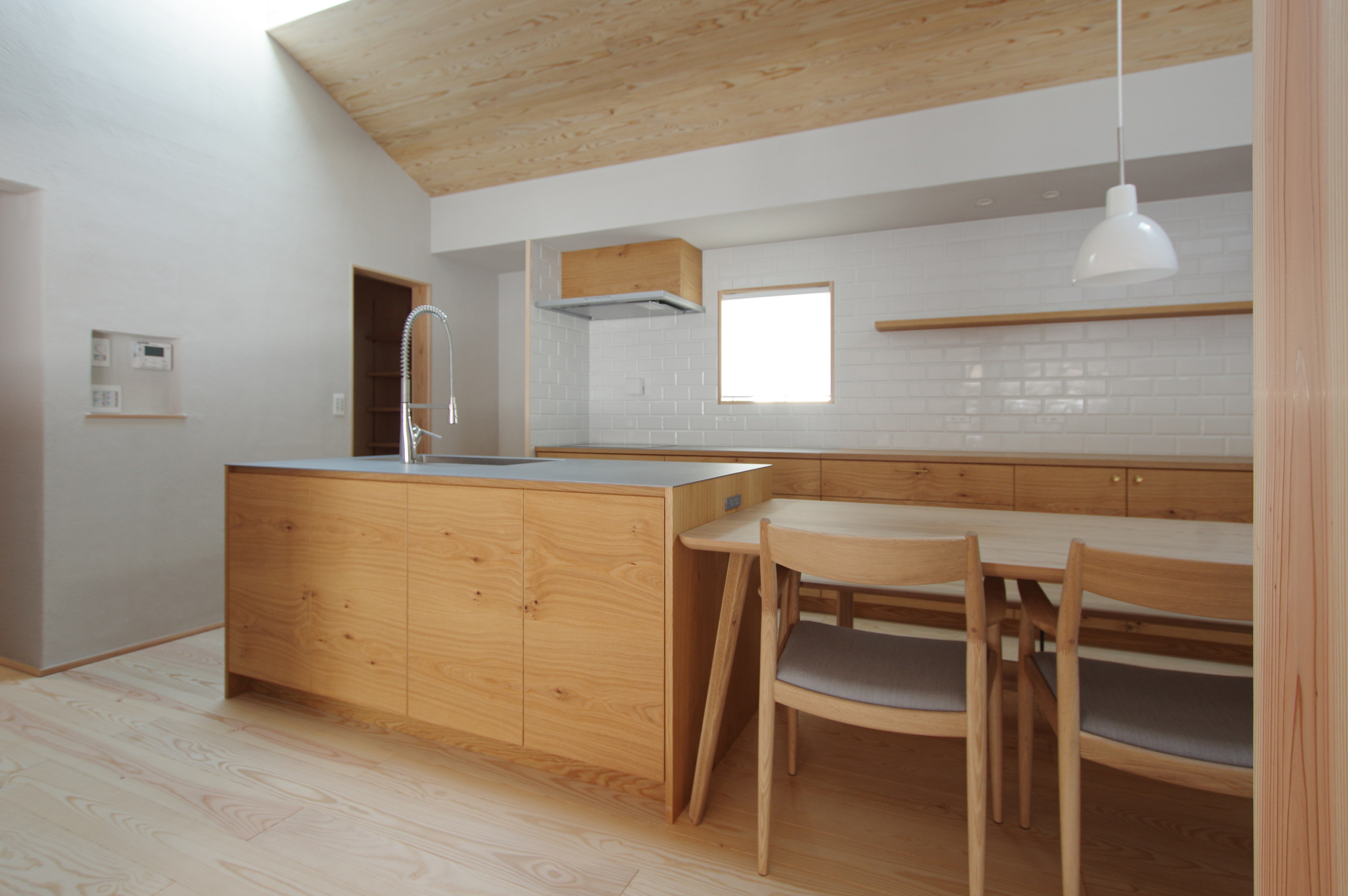 title: HOUSE 217 | Page No,230 | No.5 | sync-furniture | 株式会社 SYNC | 福岡県 家具工房 | オーダーメイドキッチン