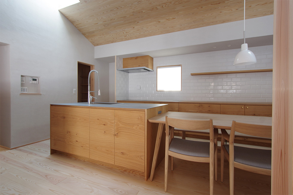 title: HOUSE 217 | Page No,230 | No.2 | sync-furniture | 株式会社 SYNC | 福岡県 家具工房 | オーダーメイドキッチン