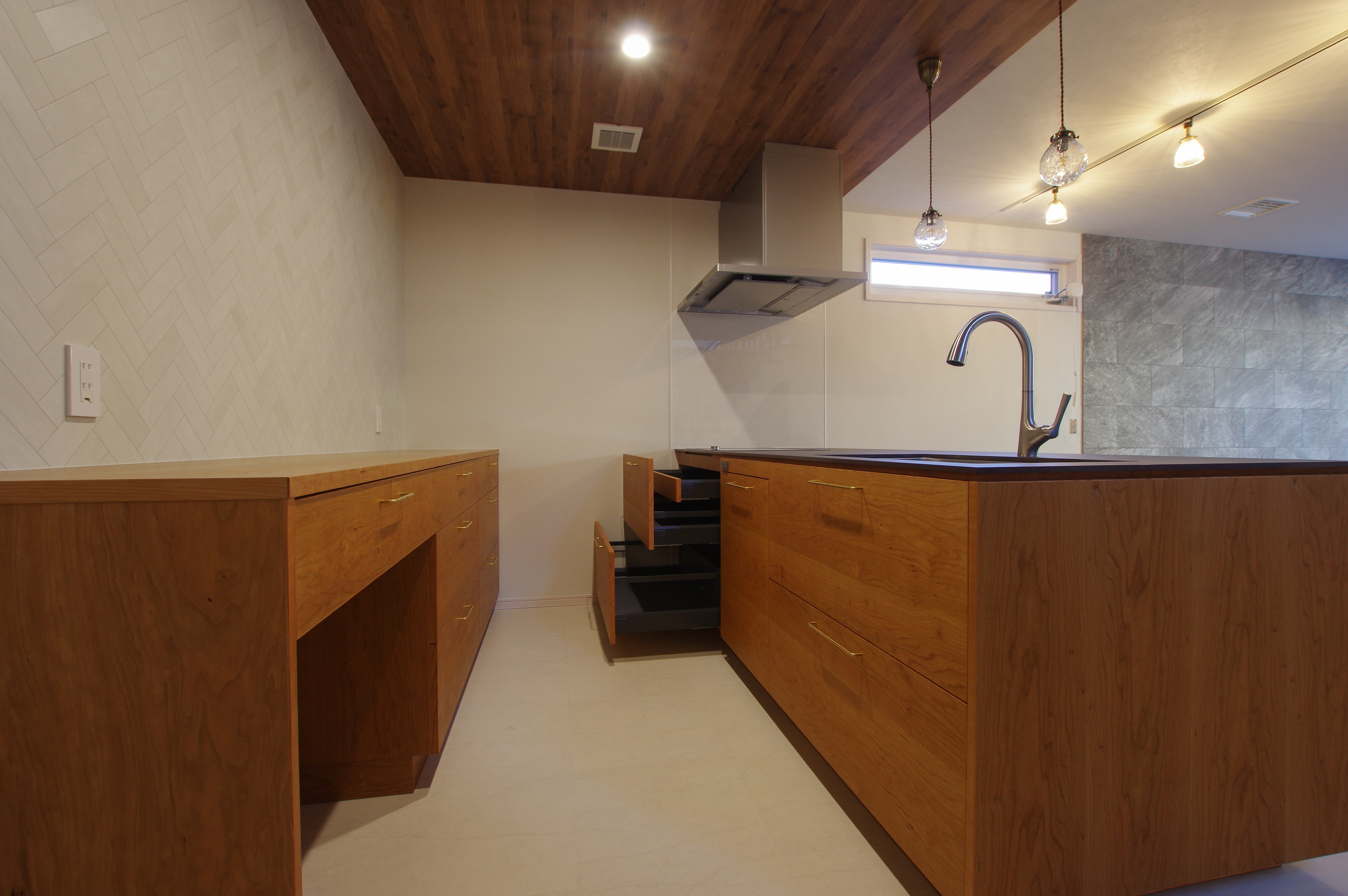 title: HOUSE 218 | Page No,231 | No.5 | sync-furniture | 株式会社 SYNC | 福岡県 家具工房 | オーダーメイドキッチン