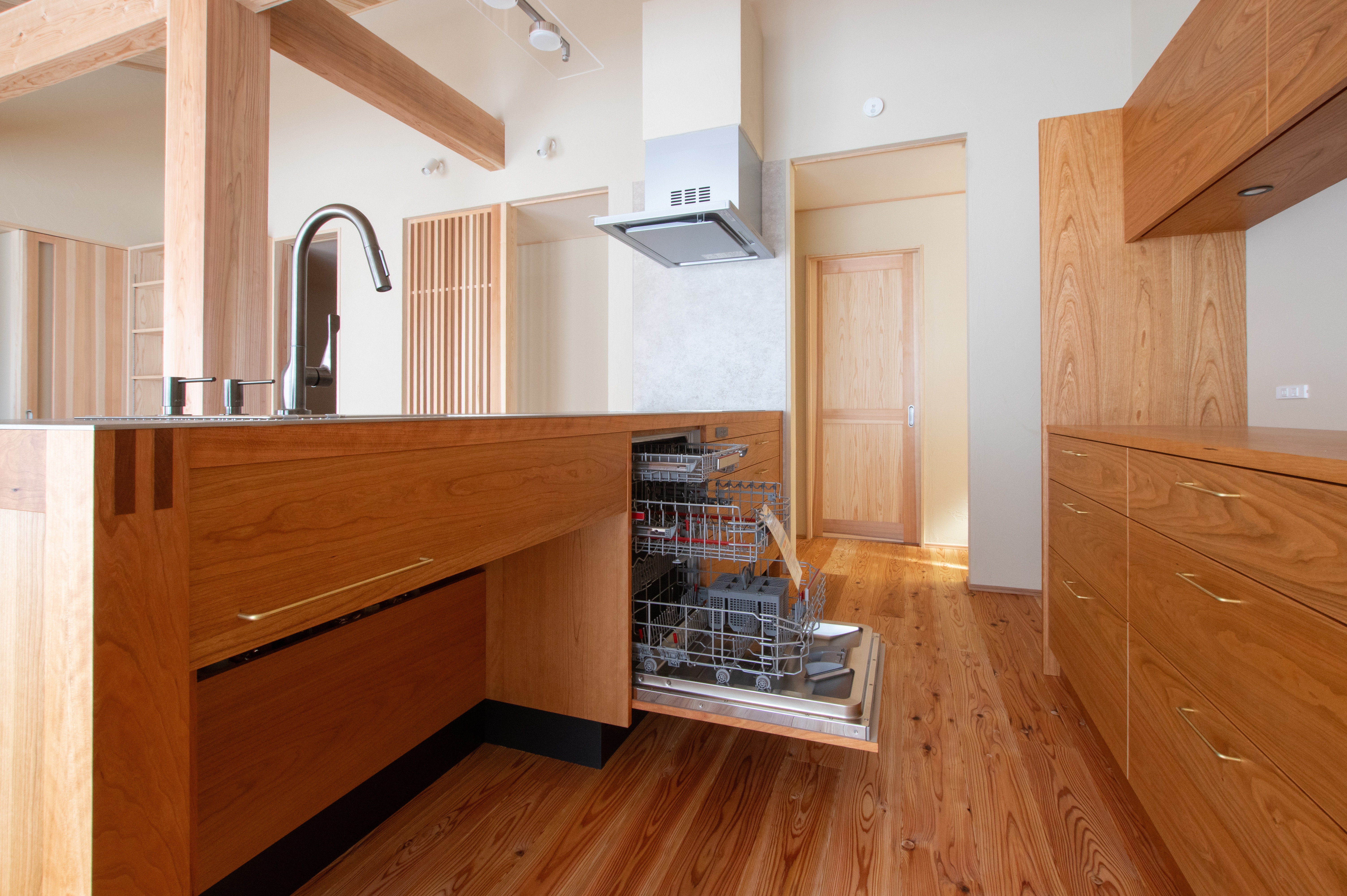 title: HOUSE 238 | Page No,251 | No.10 | sync-furniture | 株式会社 SYNC | 福岡県 家具工房 | オーダーメイドキッチン