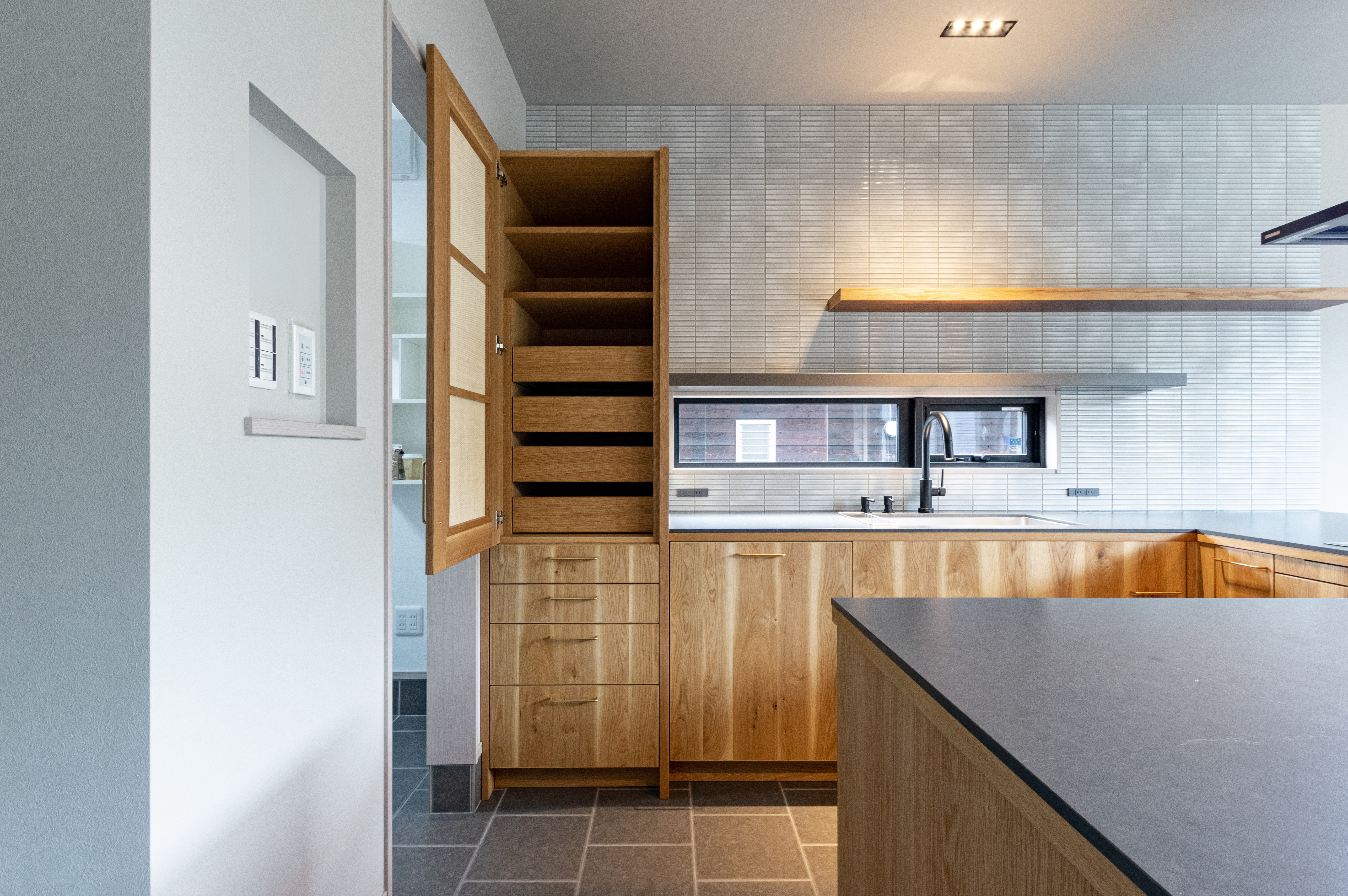 title: HOUSE 239 | Page No,252 | No.10 | sync-furniture | 株式会社 SYNC | 福岡県 家具工房 | オーダーメイドキッチン