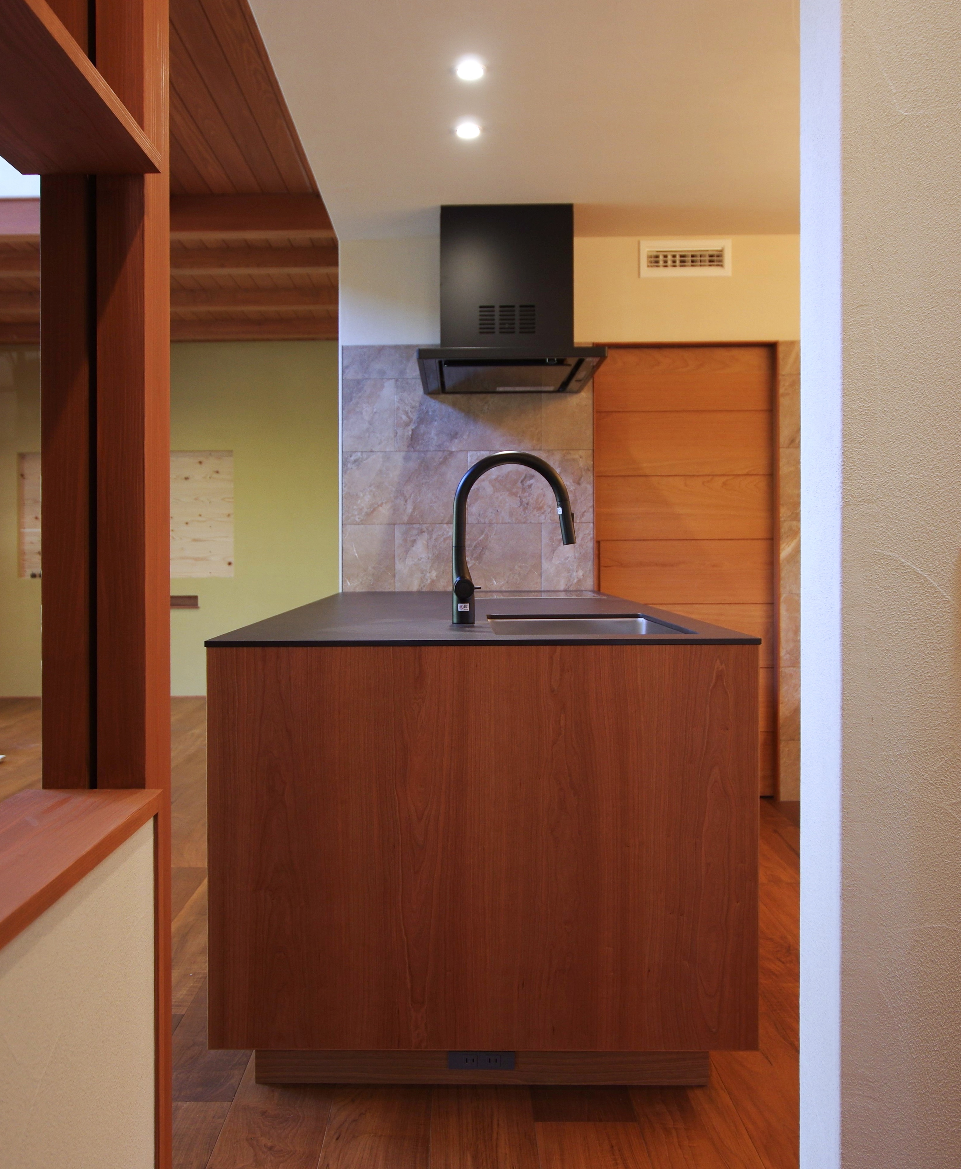 title: HOUSE 241 | Page No,254 | No.4 | sync-furniture | 株式会社 SYNC | 福岡県 家具工房 | オーダーメイドキッチン