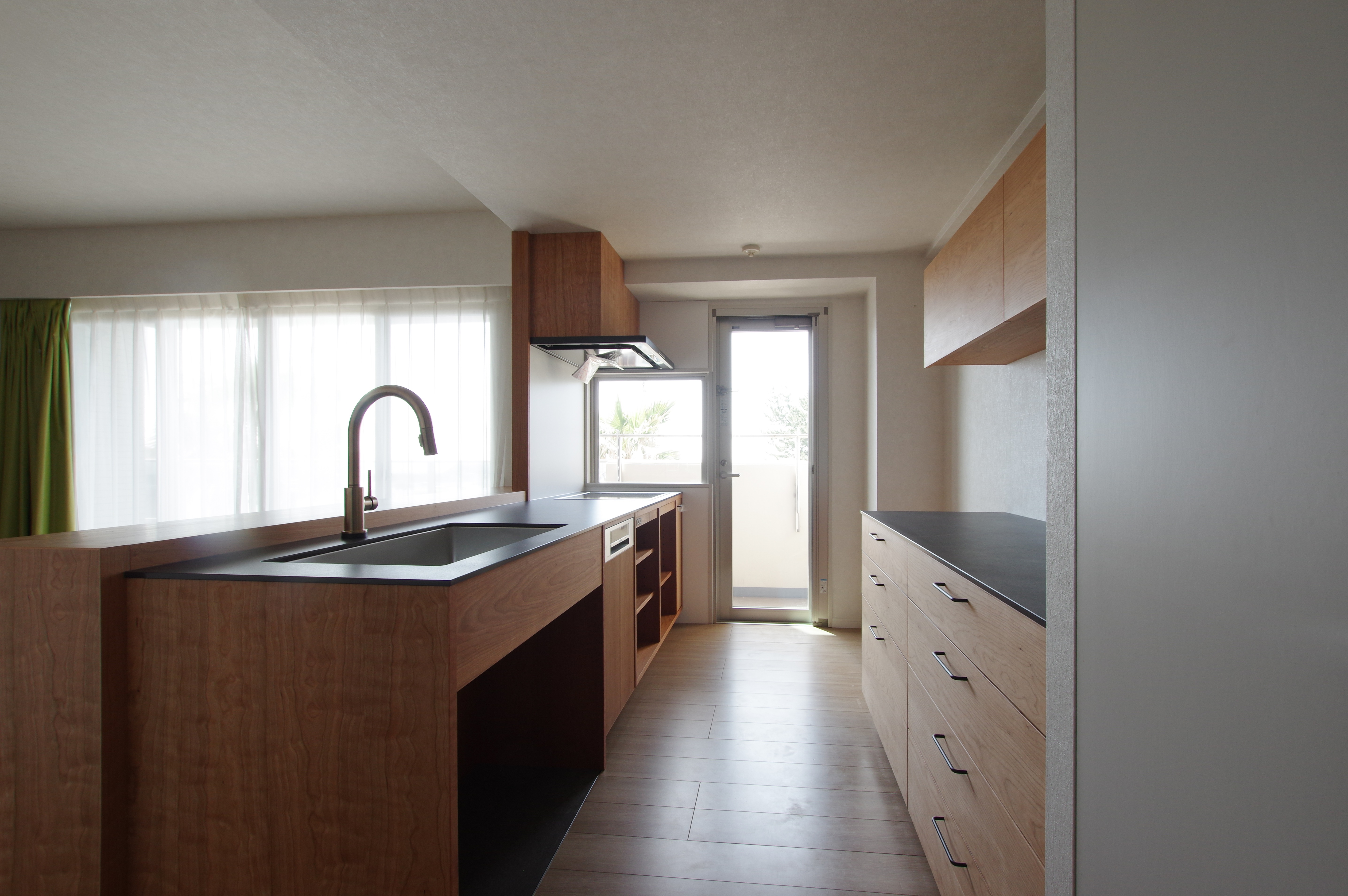 title: HOUSE 242 | Page No,255 | No.4 | sync-furniture | 株式会社 SYNC | 福岡県 家具工房 | オーダーメイドキッチン