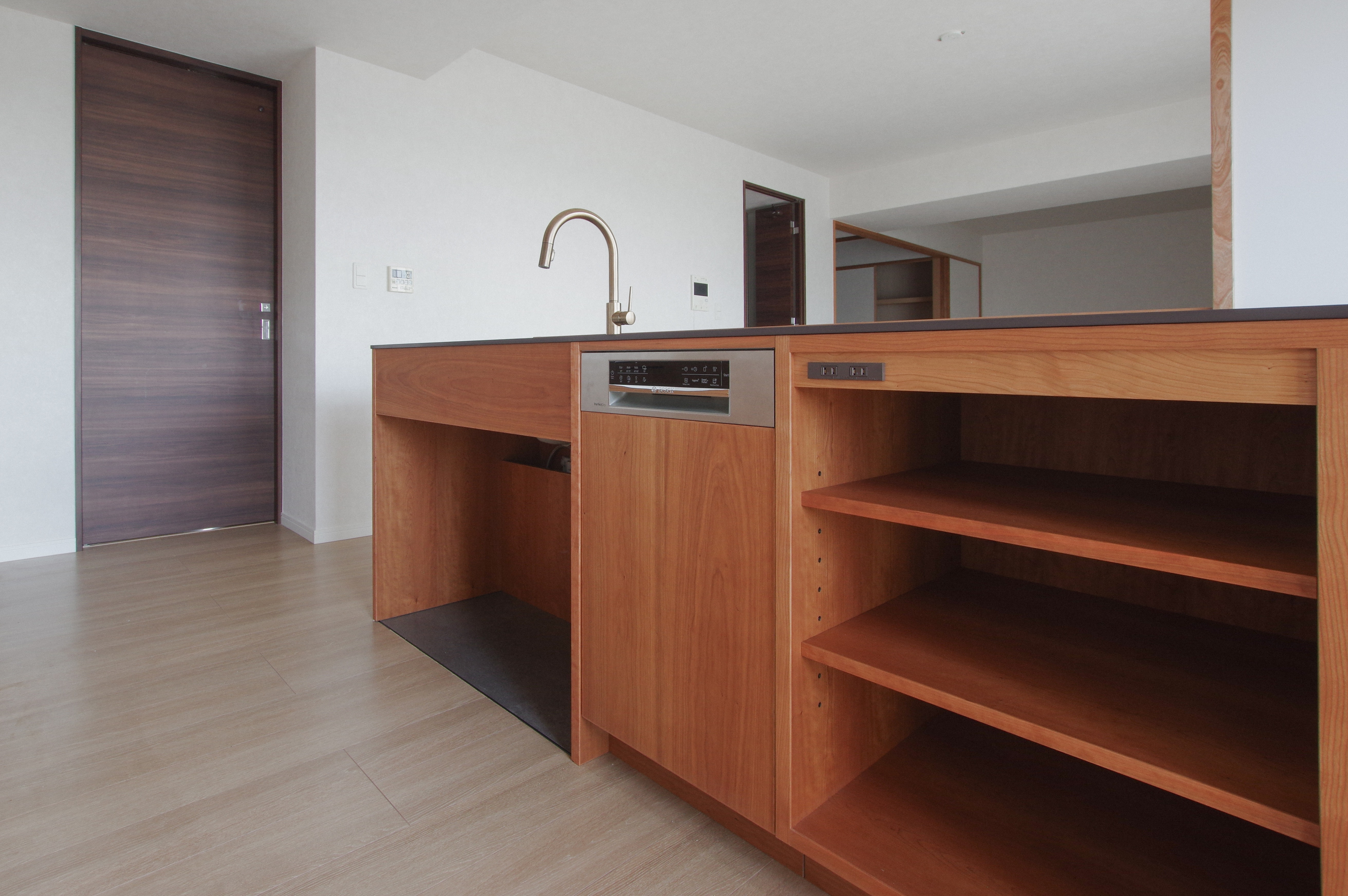 title: HOUSE 242 | Page No,255 | No.5 | sync-furniture | 株式会社 SYNC | 福岡県 家具工房 | オーダーメイドキッチン