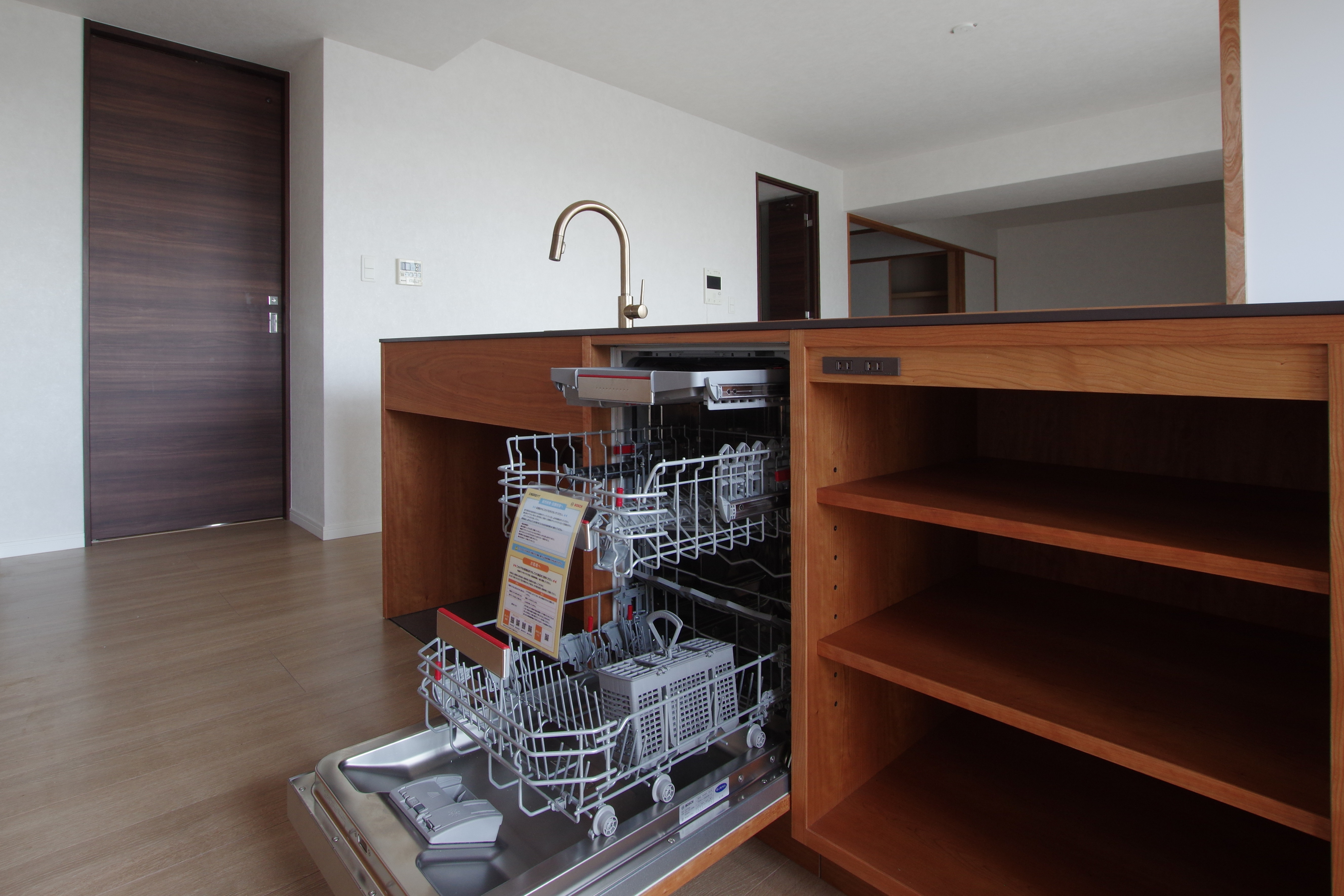 title: HOUSE 242 | Page No,255 | No.6 | sync-furniture | 株式会社 SYNC | 福岡県 家具工房 | オーダーメイドキッチン