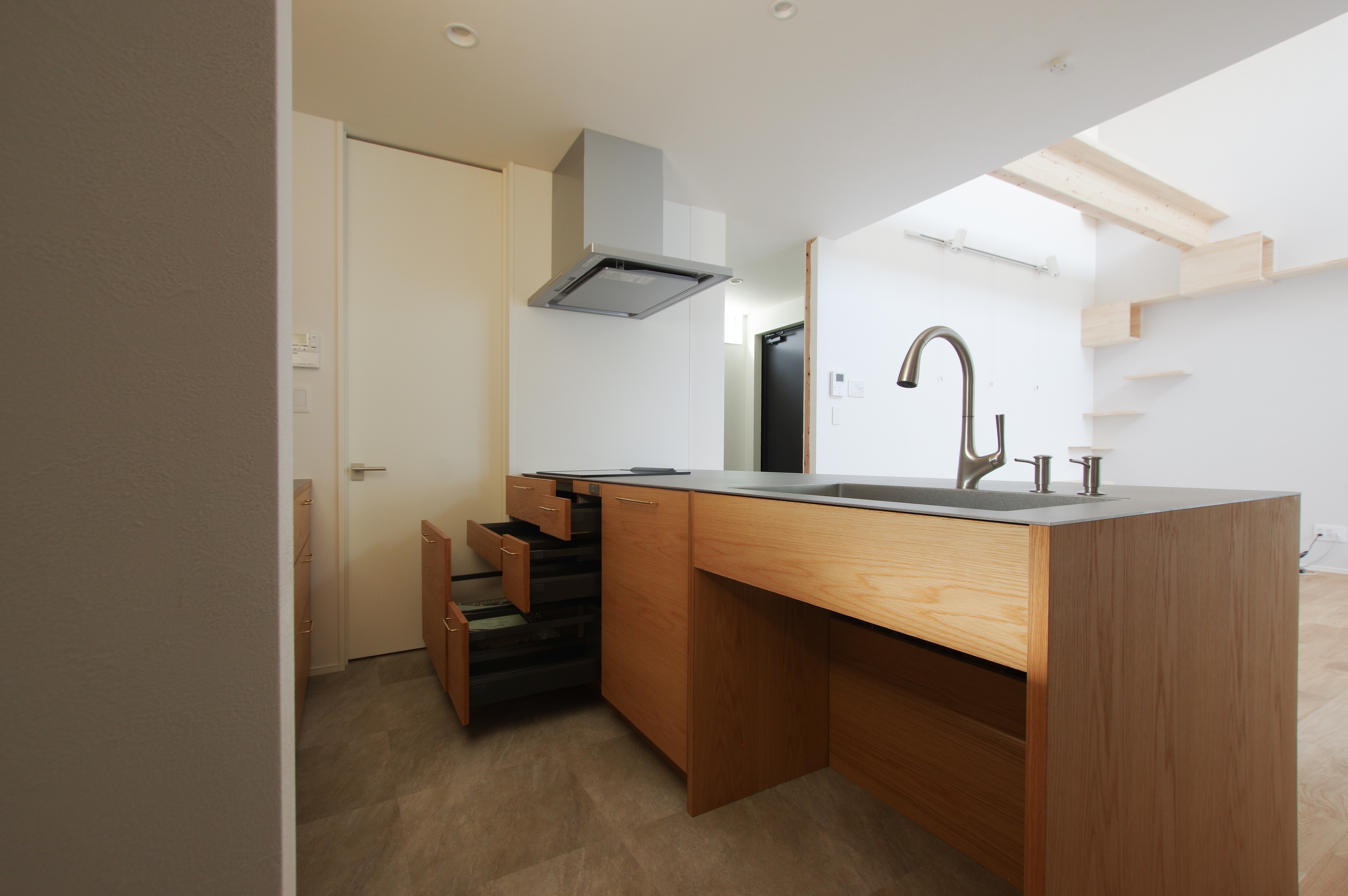 title: HOUSE 244 | Page No,257 | No.10 | sync-furniture | 株式会社 SYNC | 福岡県 家具工房 | オーダーメイドキッチン