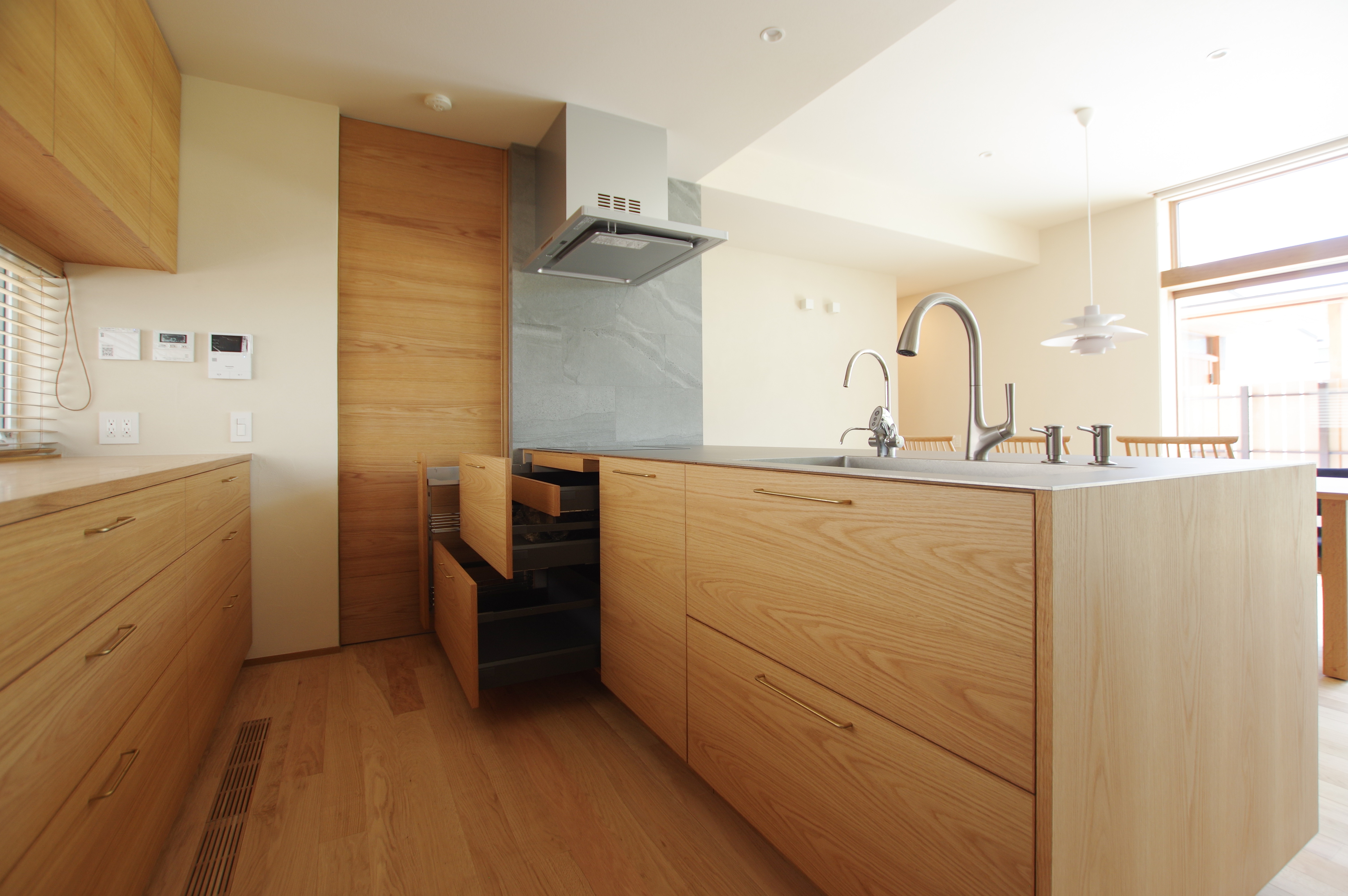 title: HOUSE 245 | Page No,258 | No.7 | sync-furniture | 株式会社 SYNC | 福岡県 家具工房 | オーダーメイドキッチン