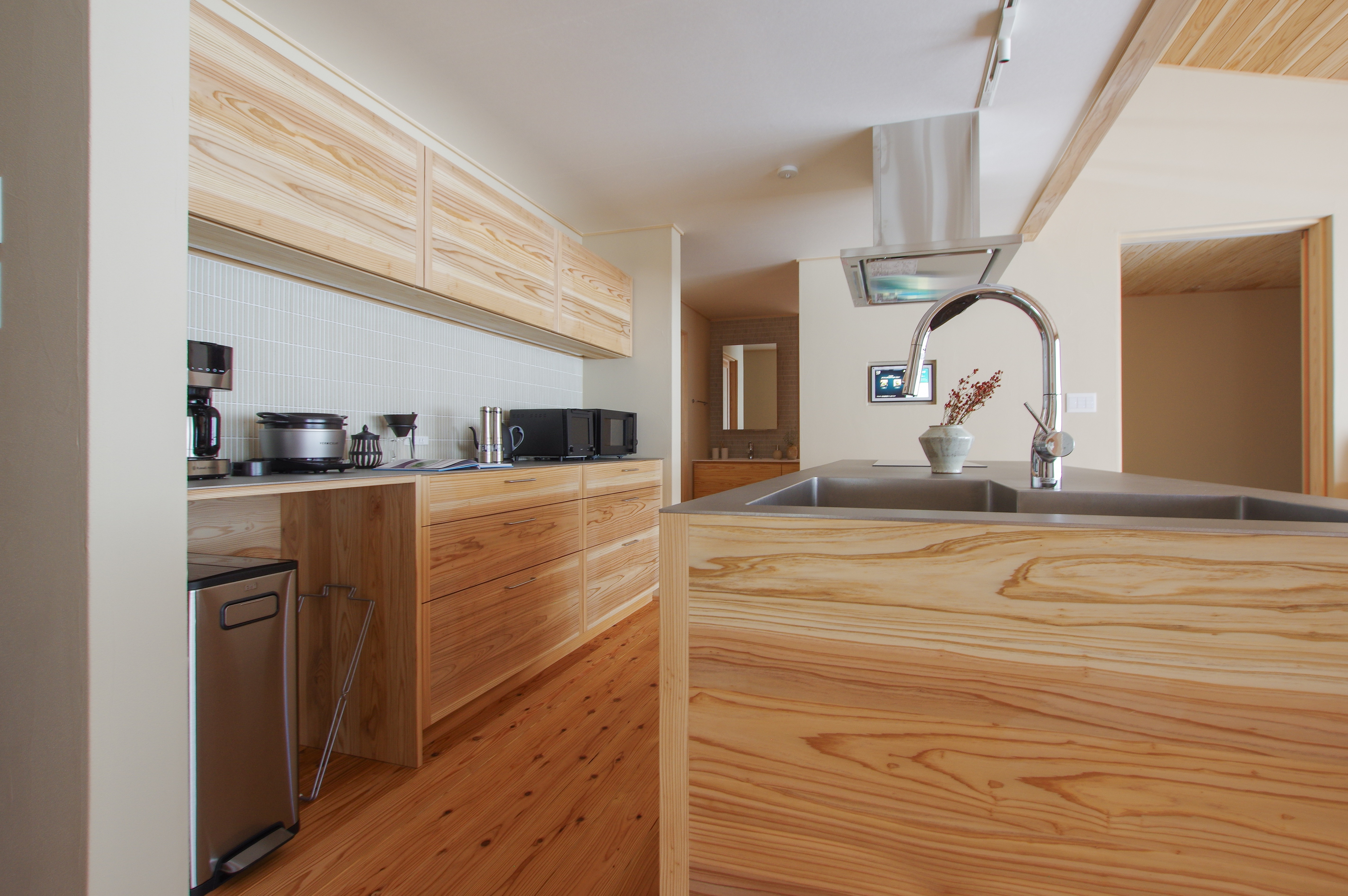 title: HOUSE 255 | Page No,268 | No.4 | sync-furniture | 株式会社 SYNC | 福岡県 家具工房 | オーダーメイドキッチン