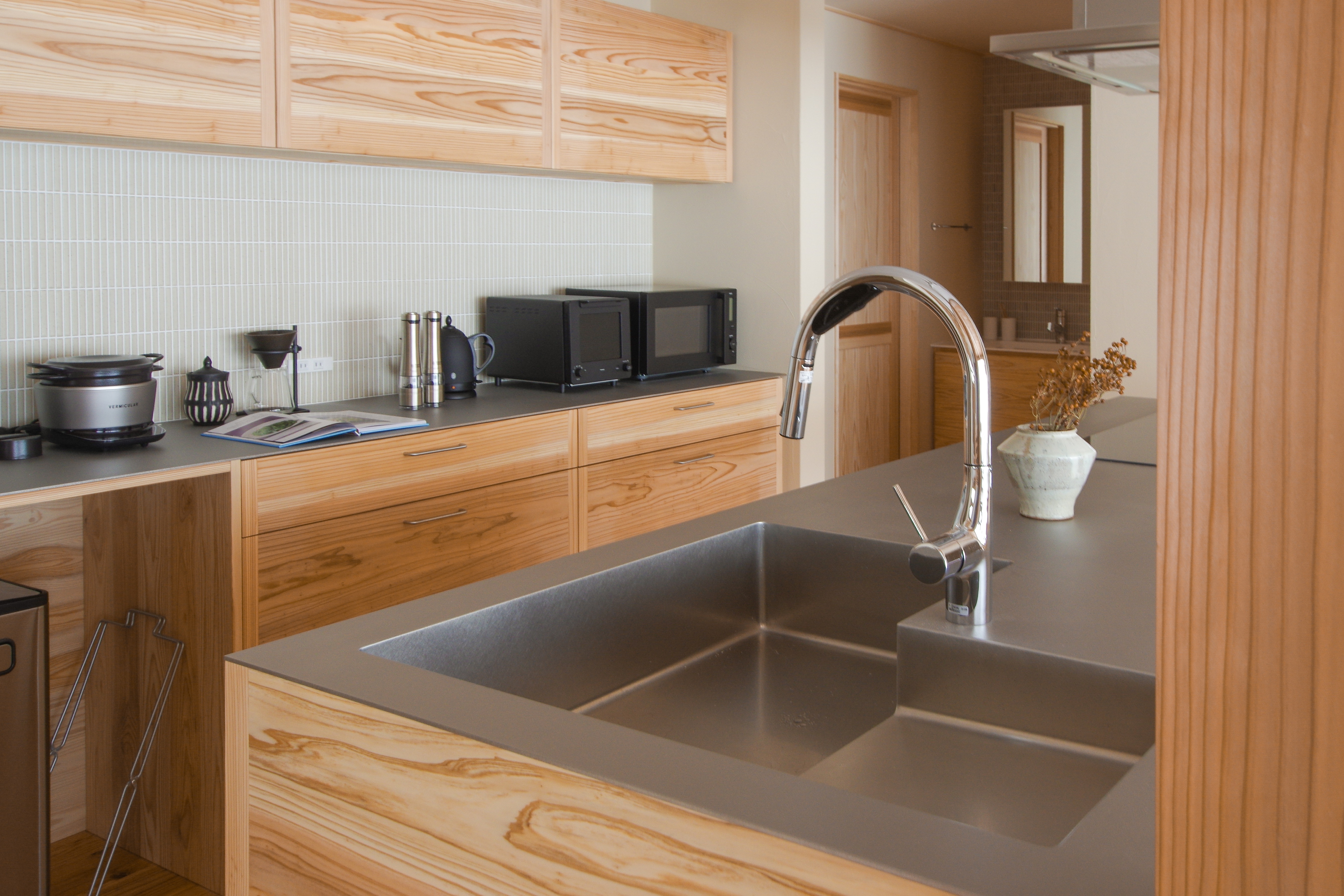 title: HOUSE 255 | Page No,268 | No.8 | sync-furniture | 株式会社 SYNC | 福岡県 家具工房 | オーダーメイドキッチン