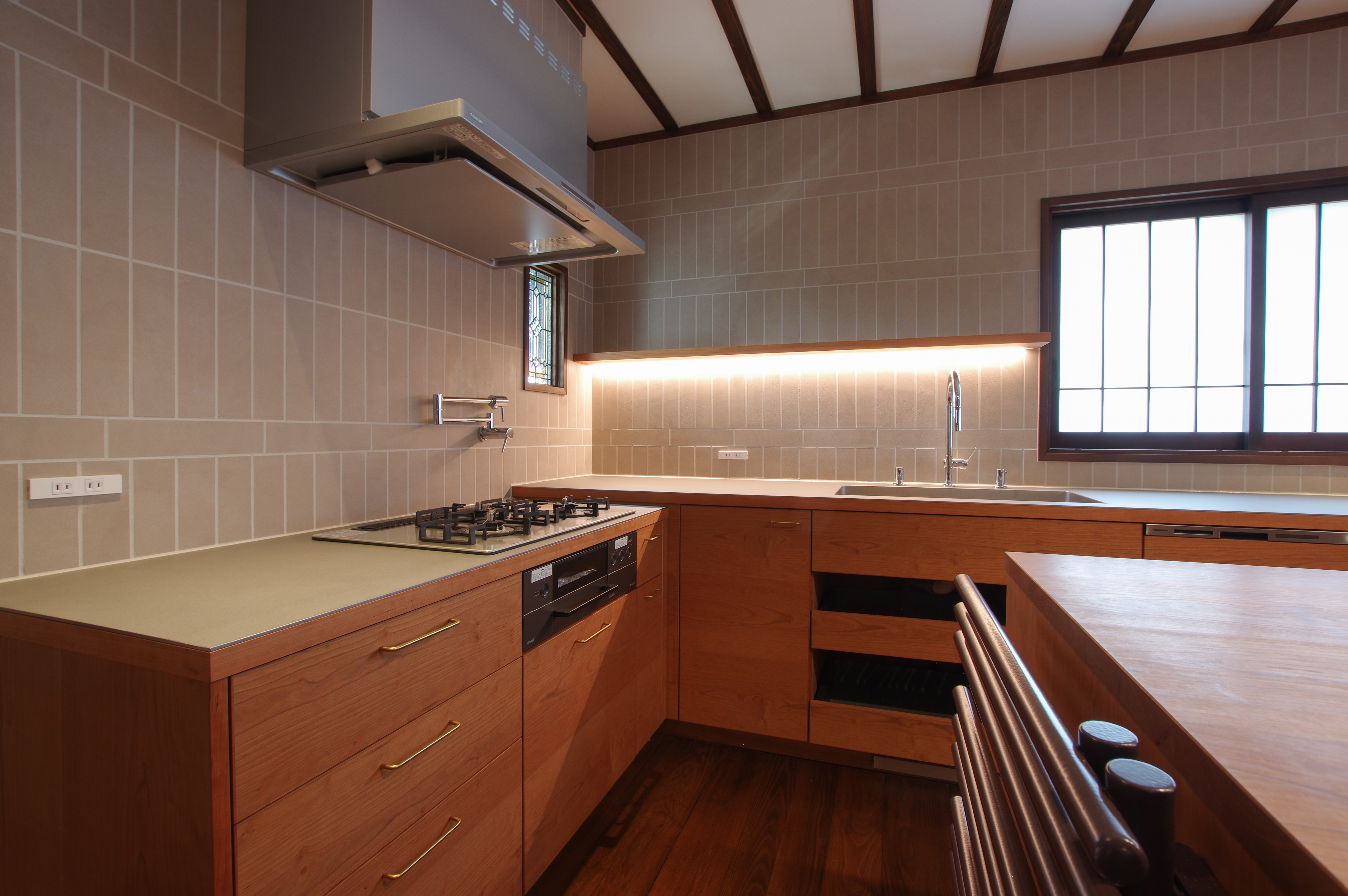 title: HOUSE 268 | Page No,285 | No.3 | sync-furniture | 株式会社 SYNC | 福岡県 家具工房 | オーダーメイドキッチン