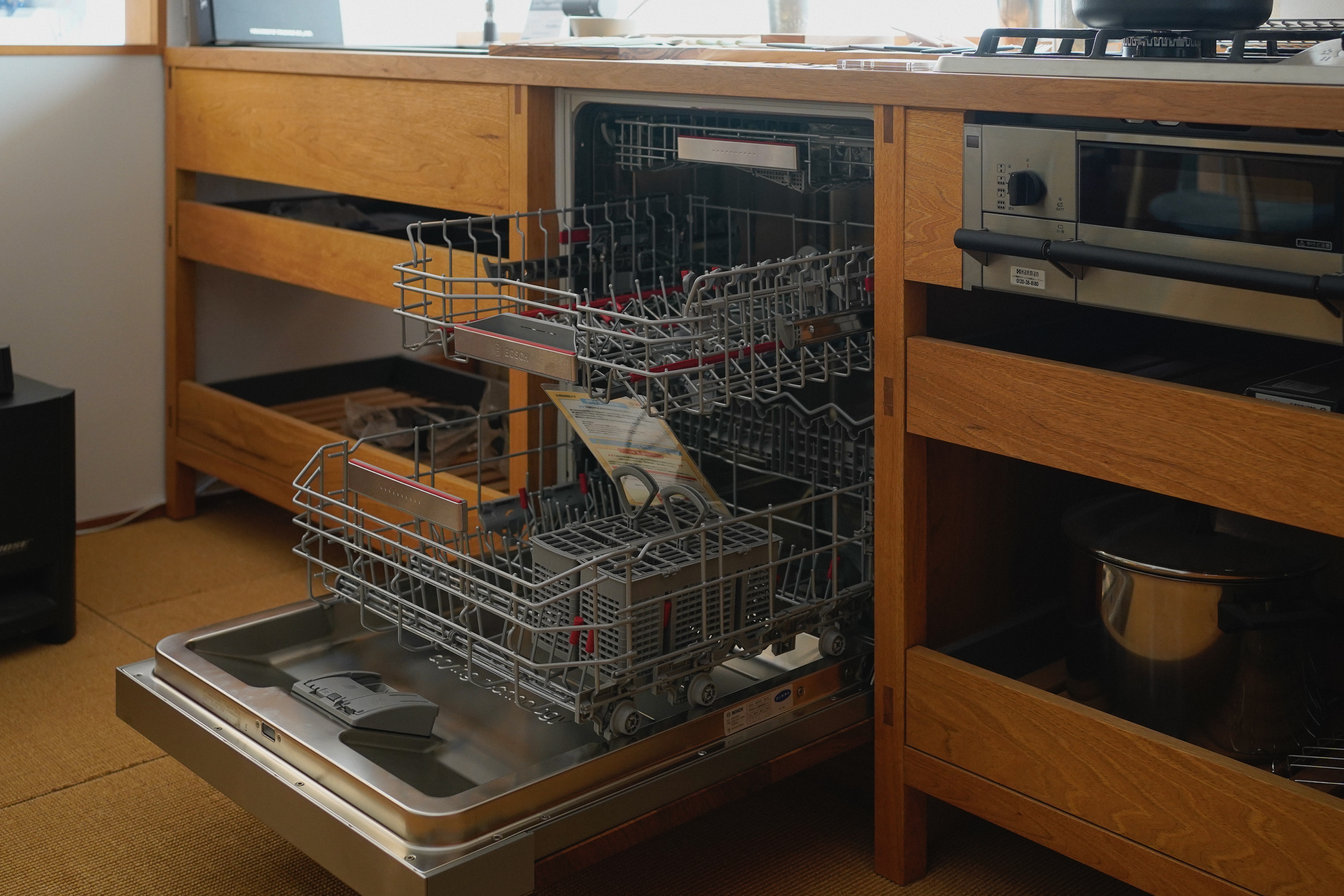 title: ショールームに展示中の設備機器 | Page No,296 | No.2 | sync-furniture | 株式会社 SYNC | 福岡県 家具工房 | オーダーメイドキッチン