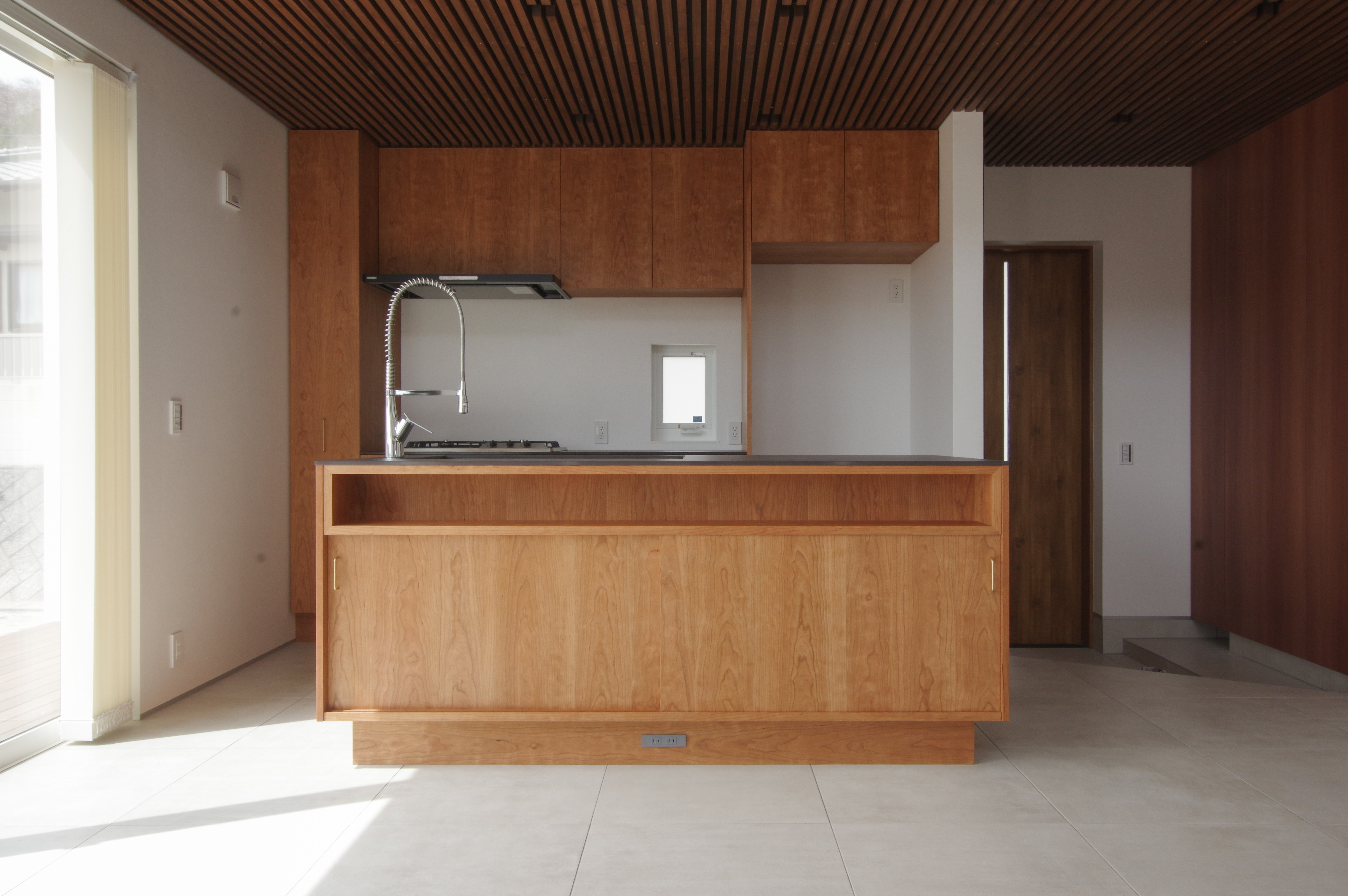 title: コンセントの配置 | Page No,298 | No.7 | sync-furniture | 株式会社 SYNC | 福岡県 家具工房 | オーダーメイドキッチン