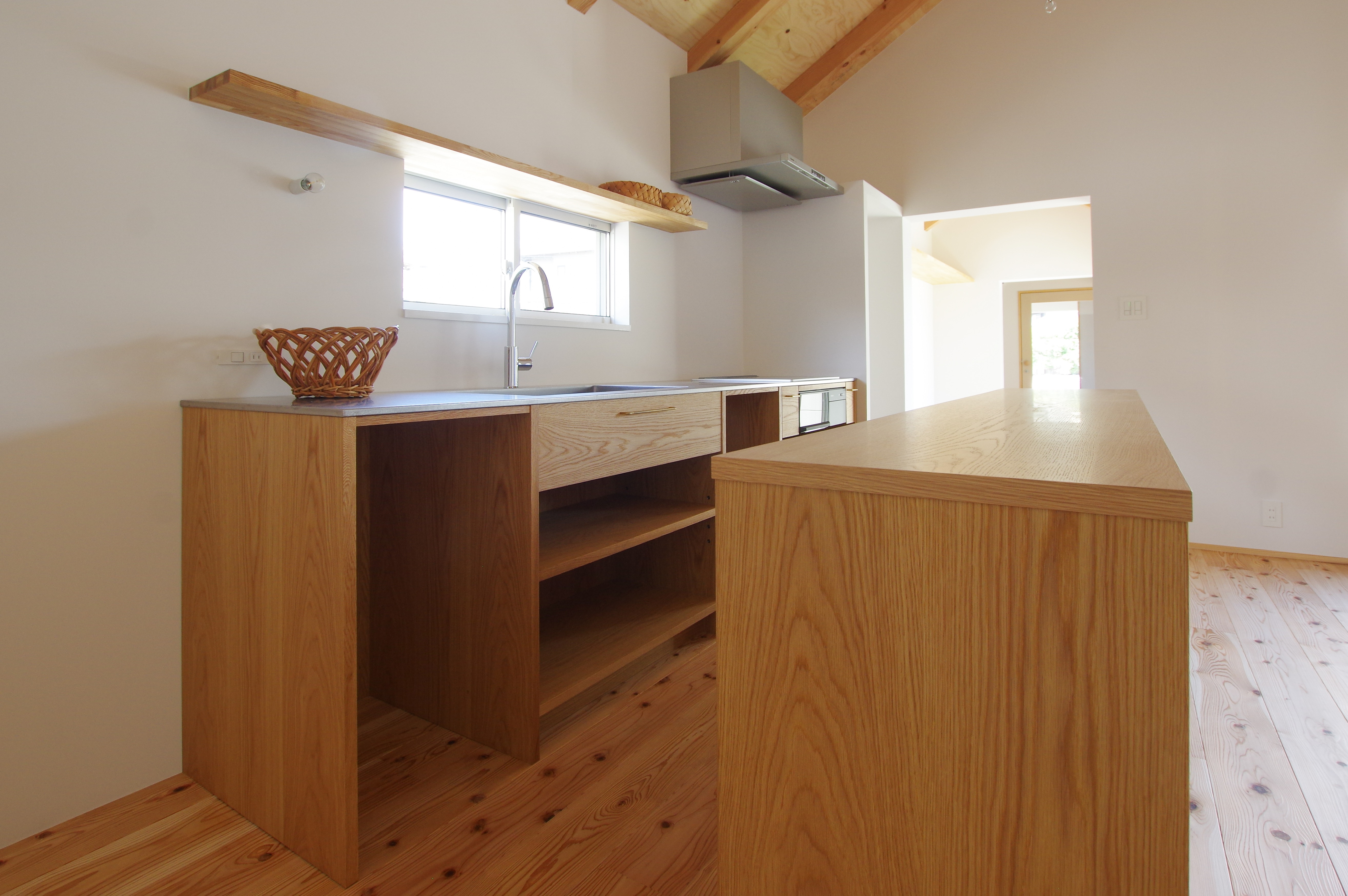 title: オーダーキッチンのゴミ箱スペース | Page No,300 | No.10 | sync-furniture | 株式会社 SYNC | 福岡県 家具工房 | オーダーメイドキッチン