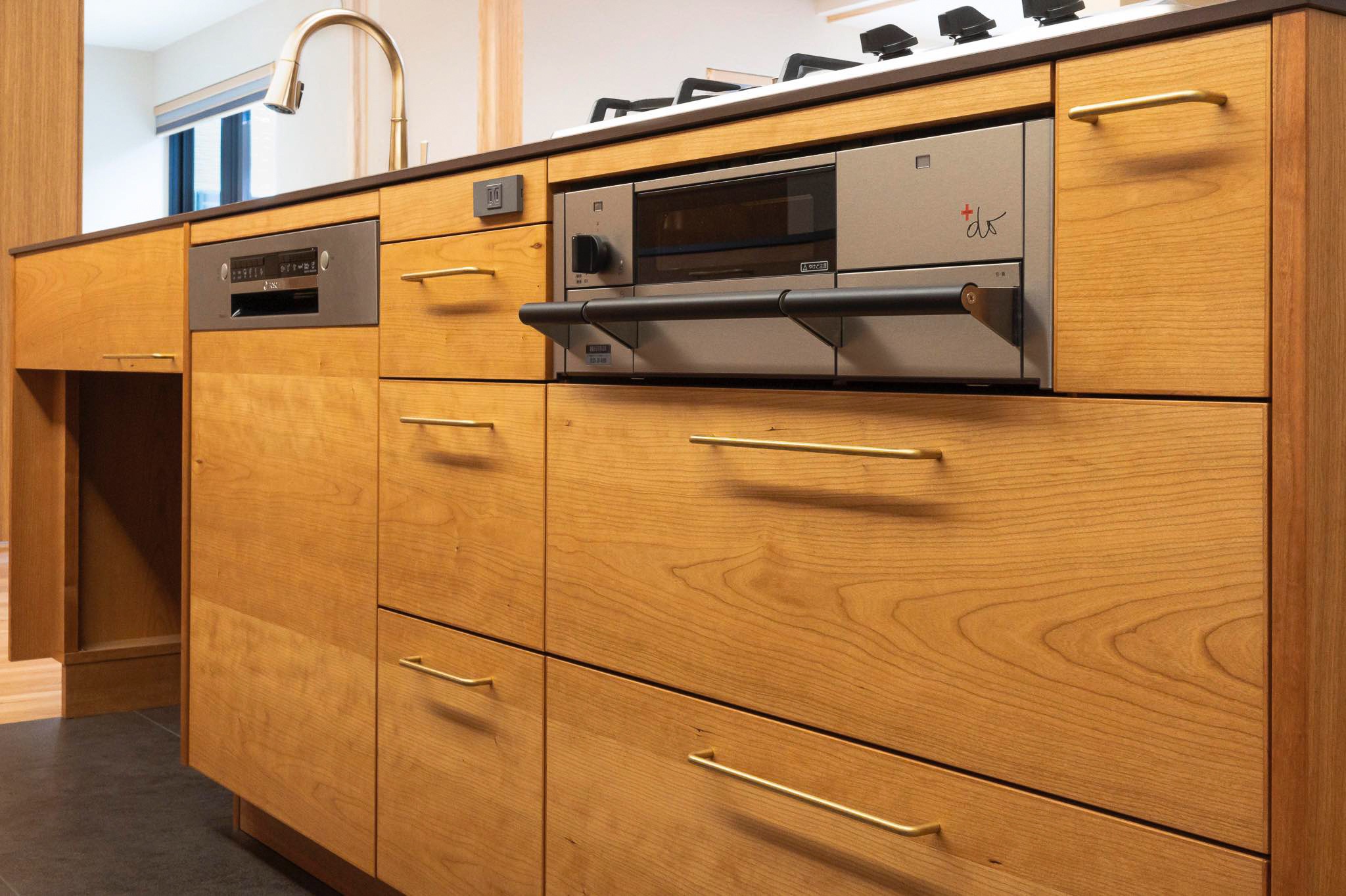 title: コンセントの配置 | Page No,298 | No.11 | sync-furniture | 株式会社 SYNC | 福岡県 家具工房 | オーダーメイドキッチン