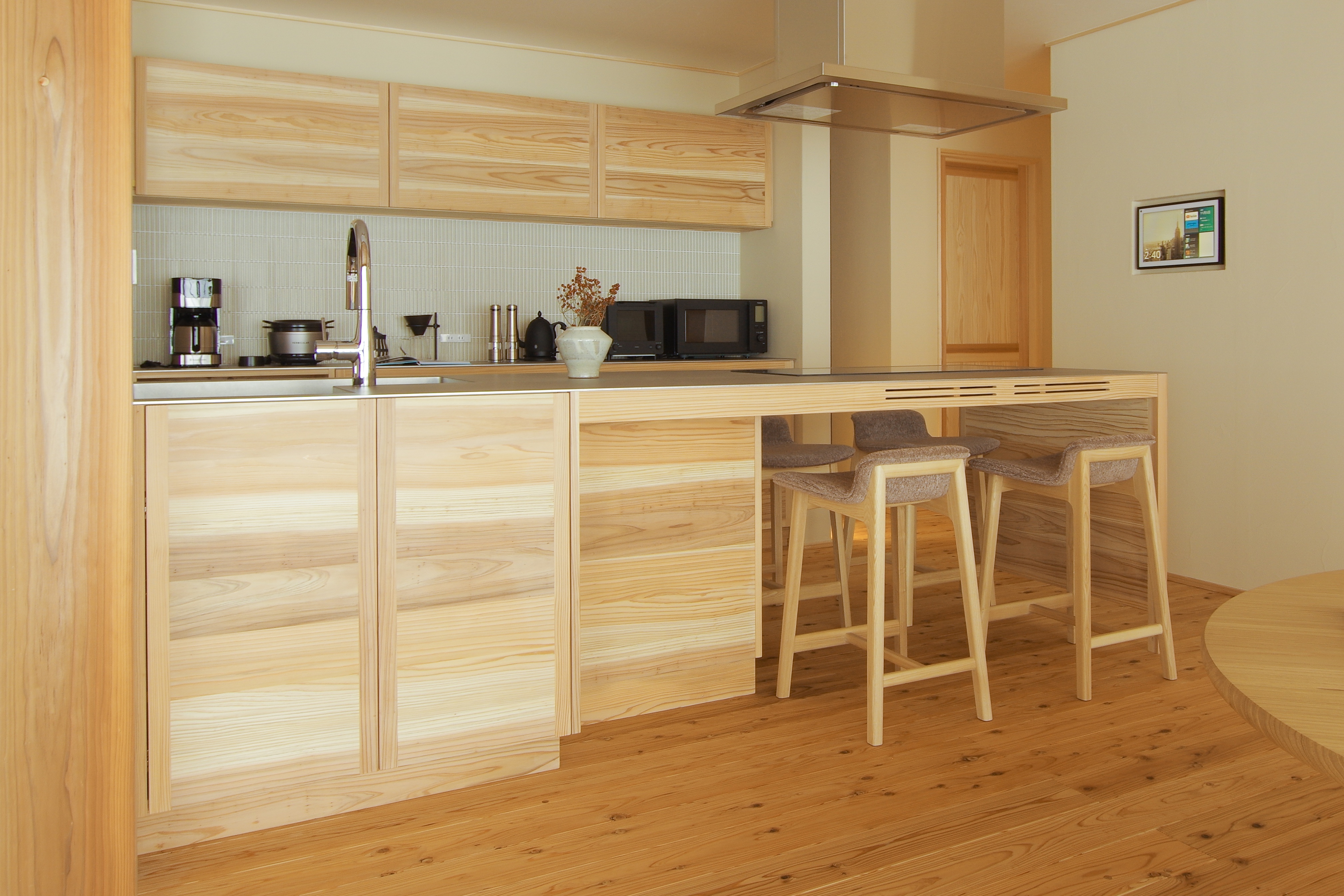 title: オーダーキッチンのゴミ箱スペース | Page No,300 | No.11 | sync-furniture | 株式会社 SYNC | 福岡県 家具工房 | オーダーメイドキッチン