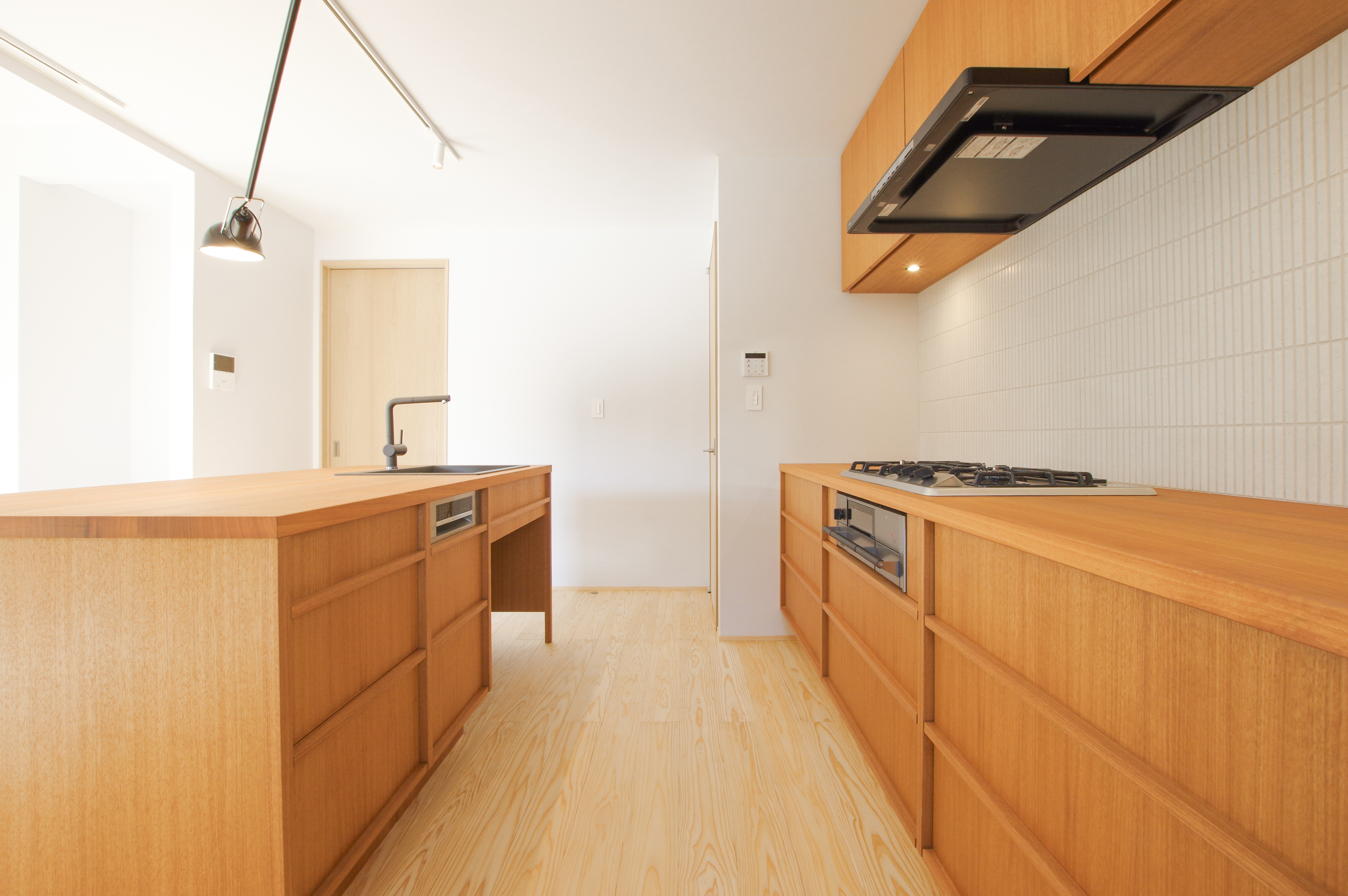 title: オーダーキッチンのゴミ箱スペース | Page No,300 | No.3 | sync-furniture | 株式会社 SYNC | 福岡県 家具工房 | オーダーメイドキッチン