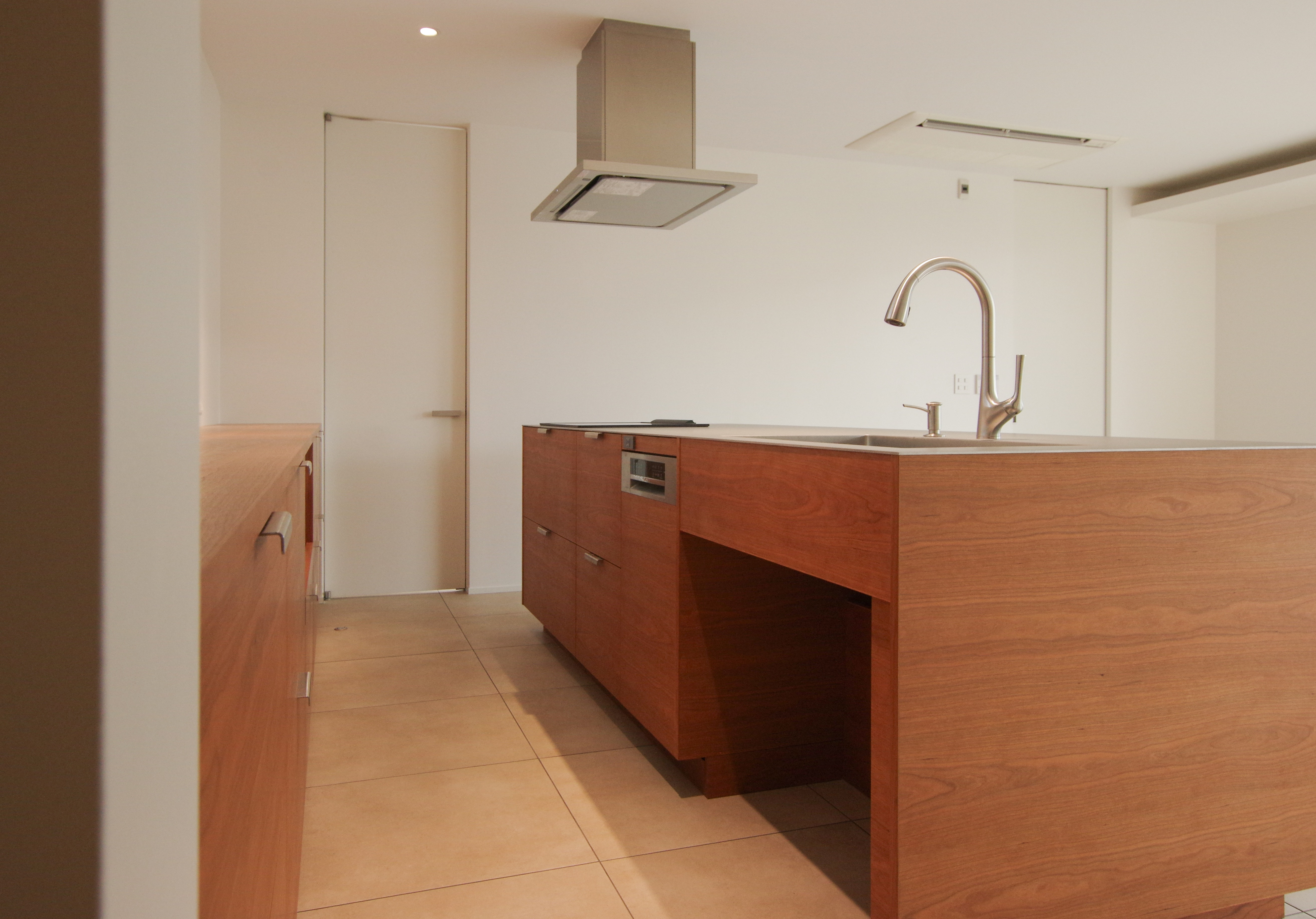 title: オーダーキッチンのゴミ箱スペース | Page No,300 | No.1 | sync-furniture | 株式会社 SYNC | 福岡県 家具工房 | オーダーメイドキッチン