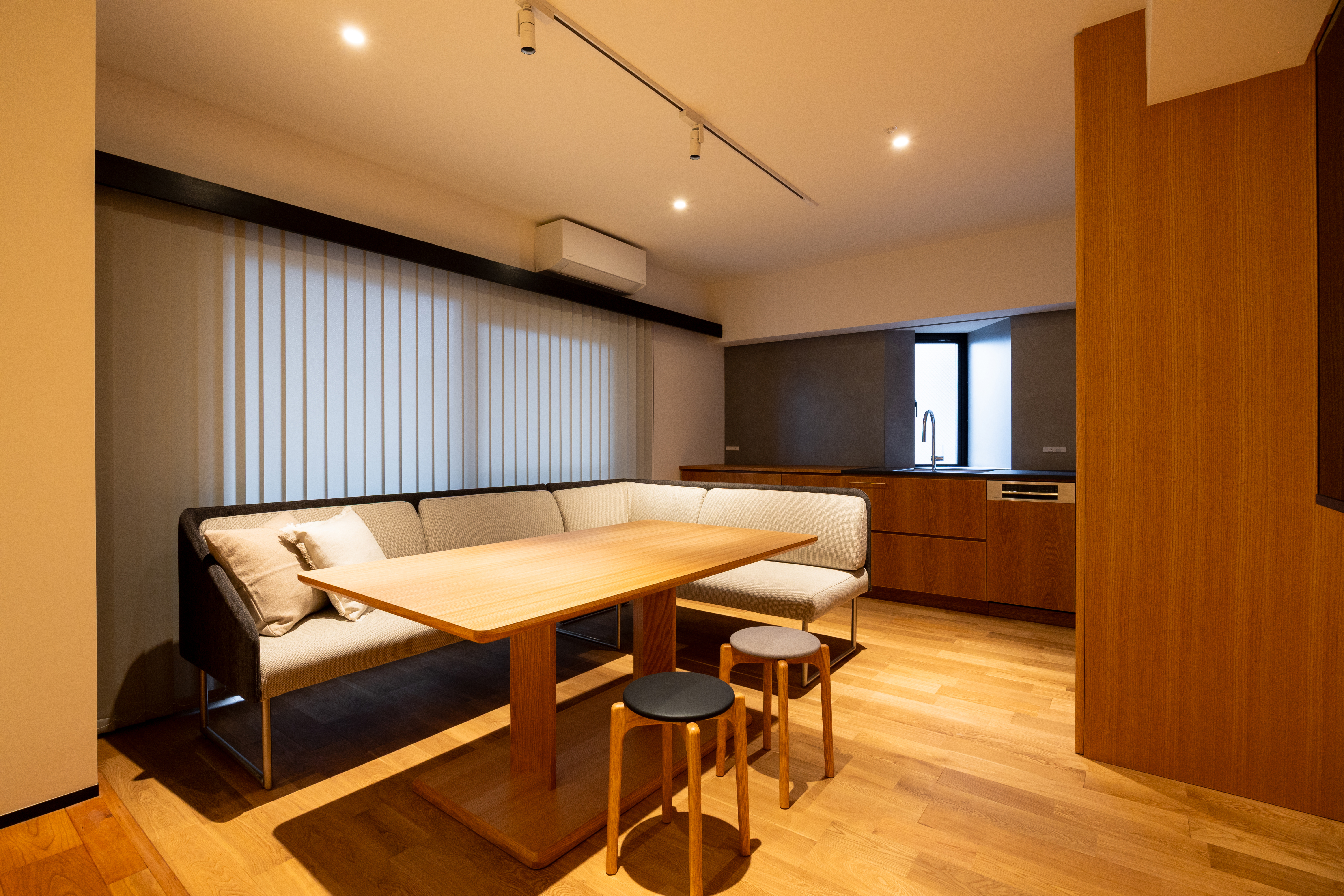 title: HOUSE 279 | Page No,306 | No.1 | sync-furniture | 株式会社 SYNC | 福岡県 家具工房 | オーダーメイドキッチン