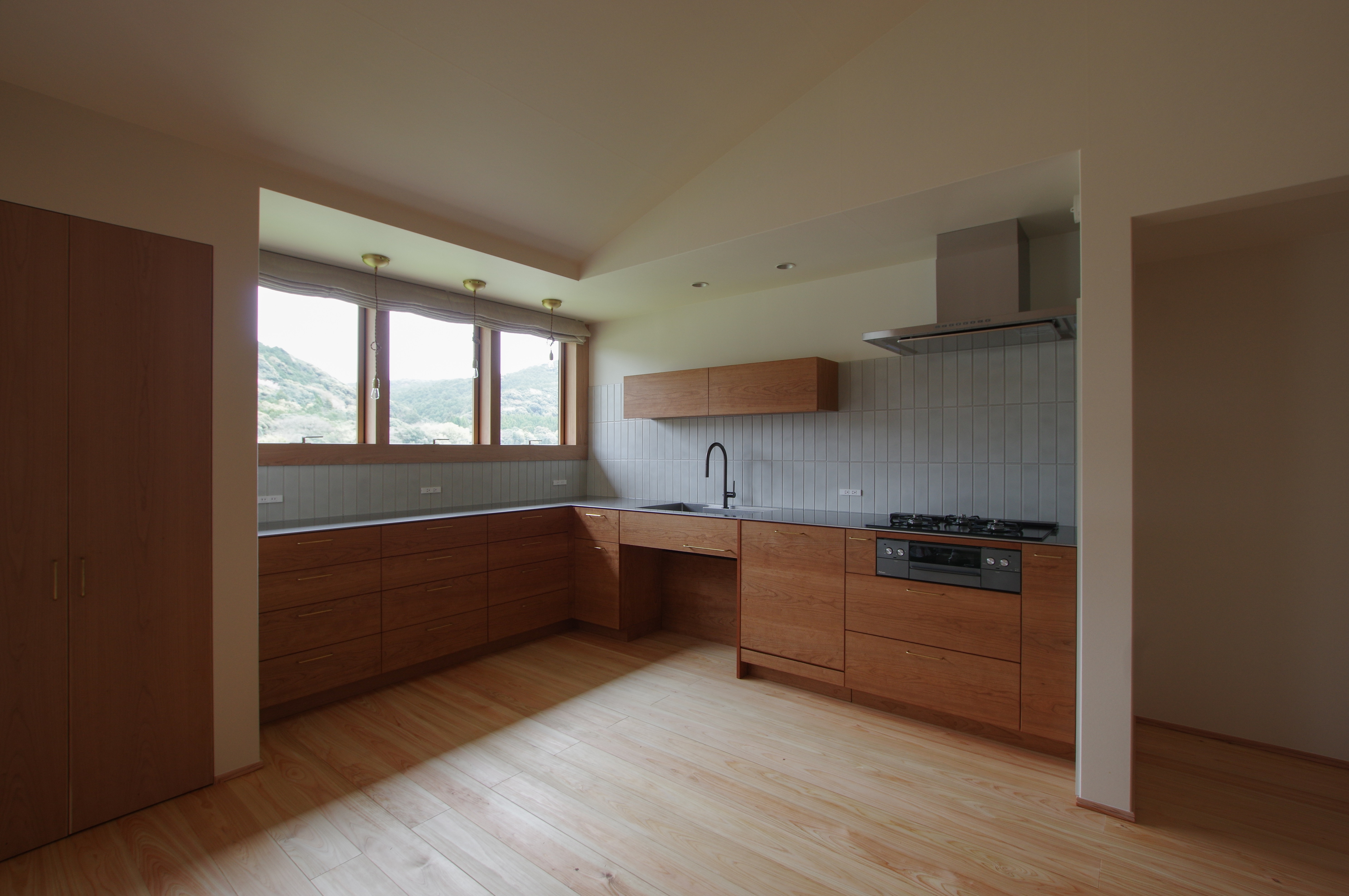 title: HOUSE 283 | Page No,310 | No.17 | sync-furniture | 株式会社 SYNC | 福岡県 家具工房 | オーダーメイドキッチン