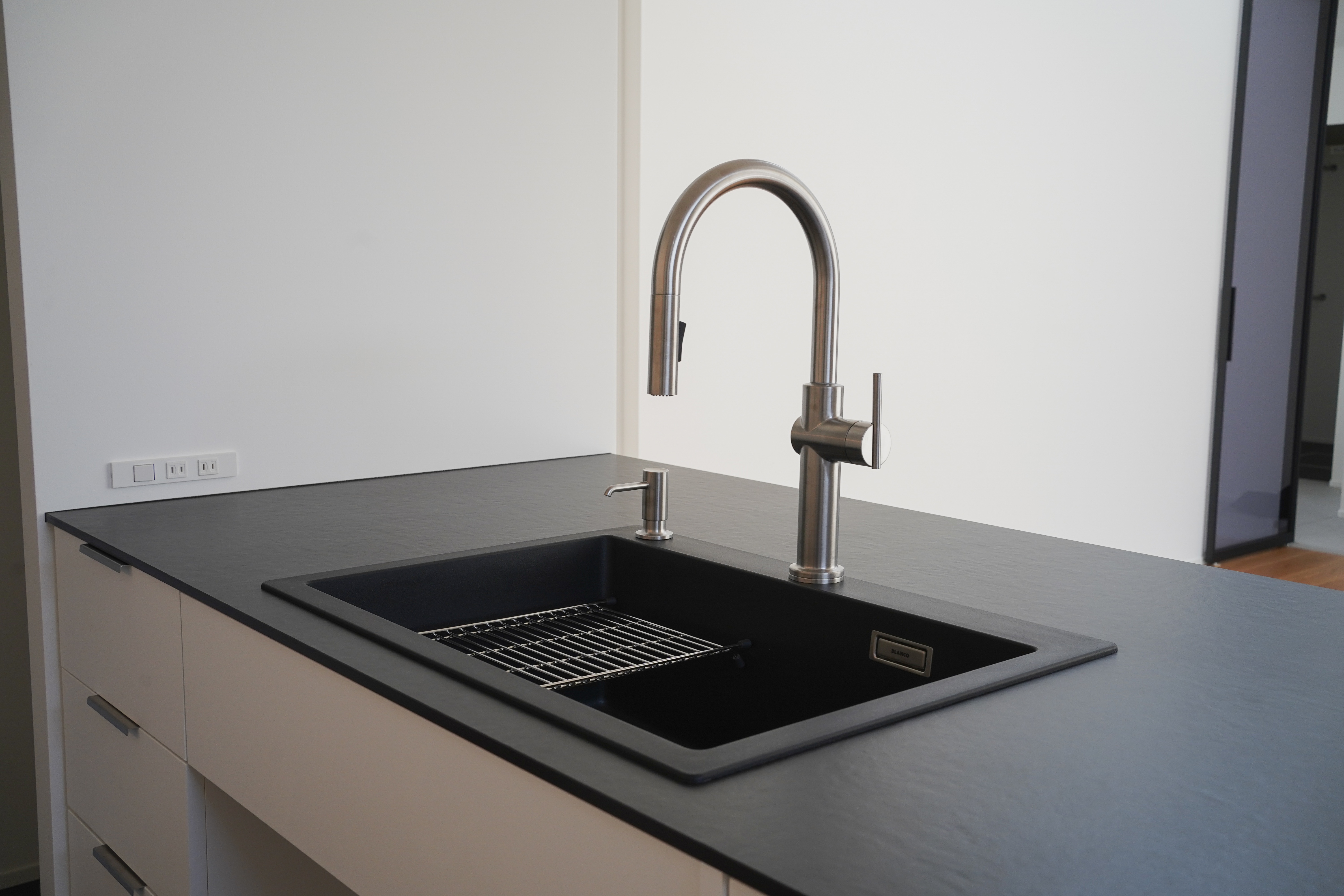 title: HOUSE 294 | Page No,327 | No.9 | sync-furniture | 株式会社 SYNC | 福岡県 家具工房 | オーダーメイドキッチン